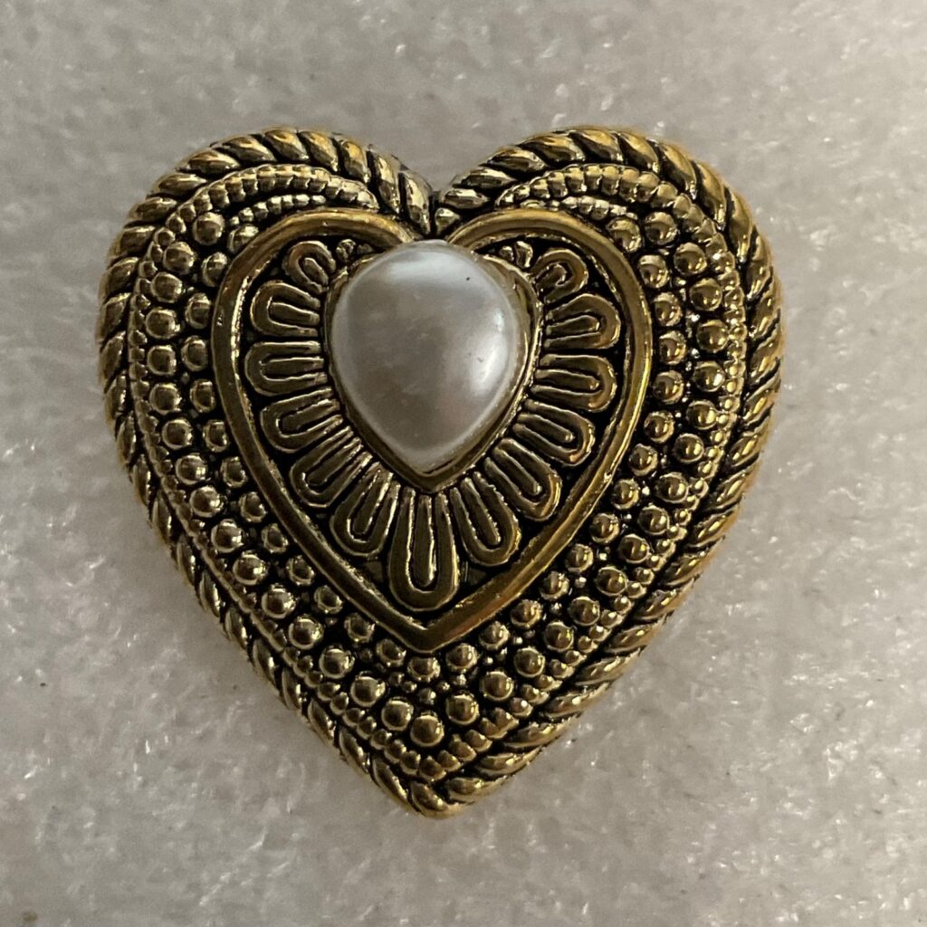 Vintage Heart Brooch Pin Gold Tone Faux Pearl Taiwan Costume Jewelry Gift - Image 1