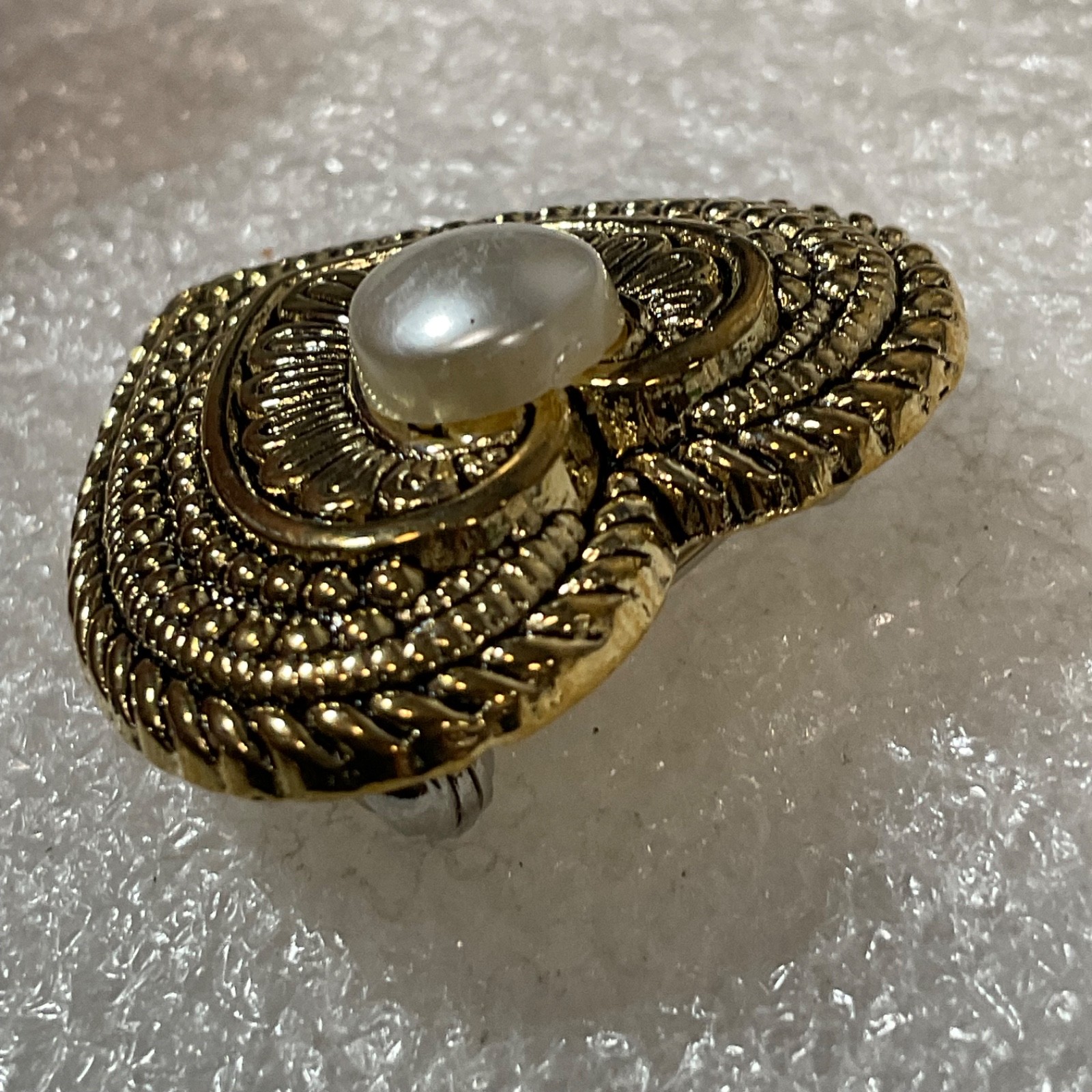 Vintage Heart Brooch Pin Gold Tone Faux Pearl Taiwan Costume Jewelry Gift - Image 4