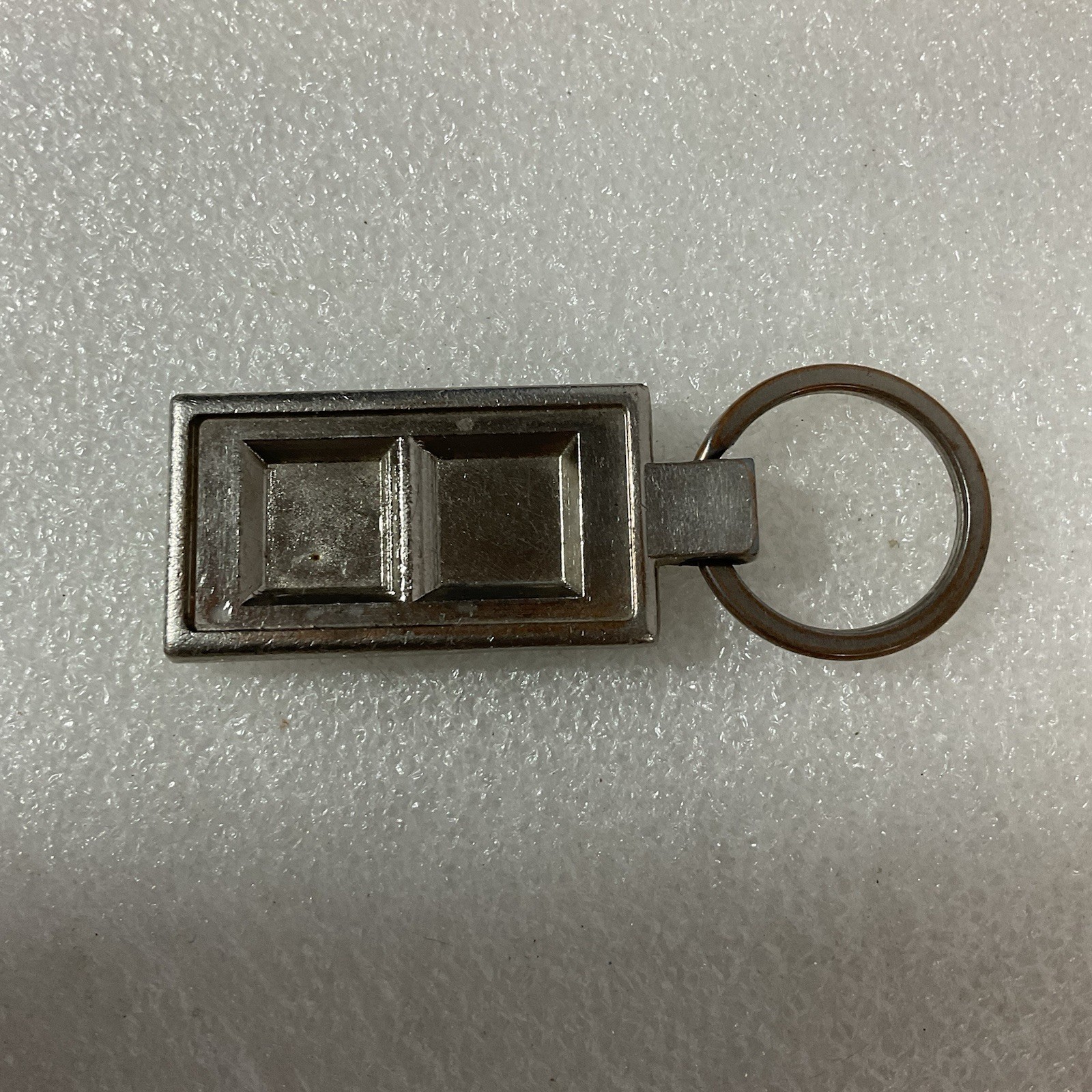 Vintage Las Vegas Nevada Souvenir Metal Keychain Welcome Sign Retro Collectible - Image 2