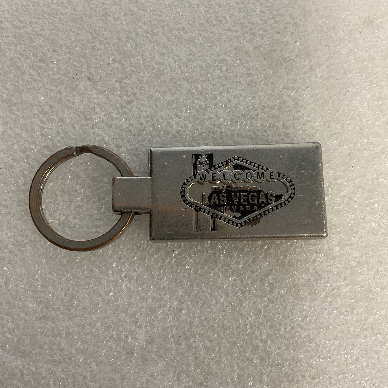 Vintage Las Vegas Nevada Souvenir Metal Keychain Welcome Sign Retro Collectible - Image 1