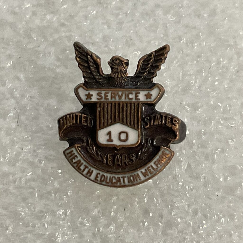 Vintage US Government Dept of Health Education Welfare 10 Year Service Award Pin - Image 1