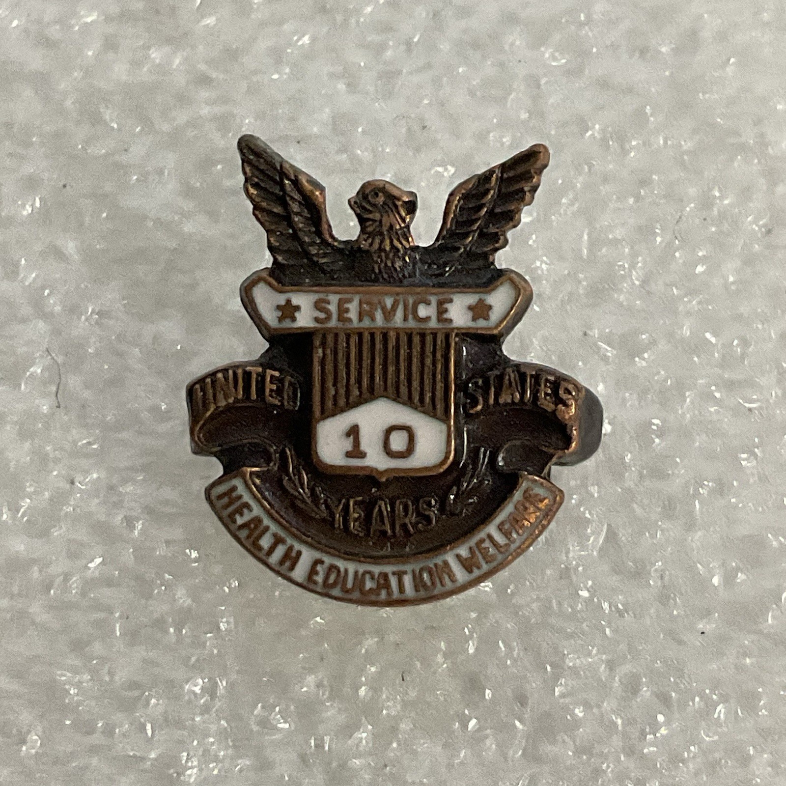 Vintage US Government Dept of Health Education Welfare 10 Year Service Award Pin - Image 1