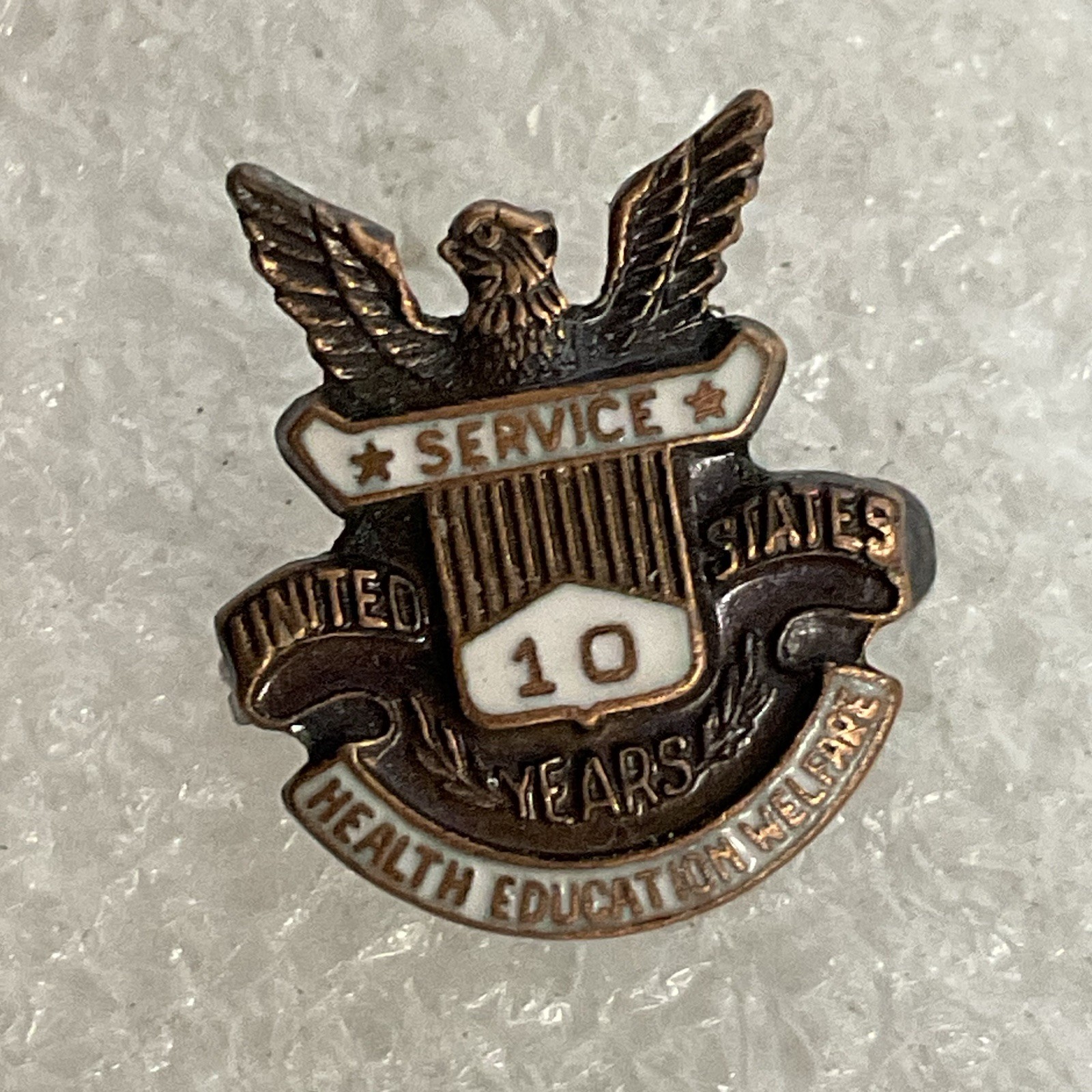 Vintage US Government Dept of Health Education Welfare 10 Year Service Award Pin - Image 9
