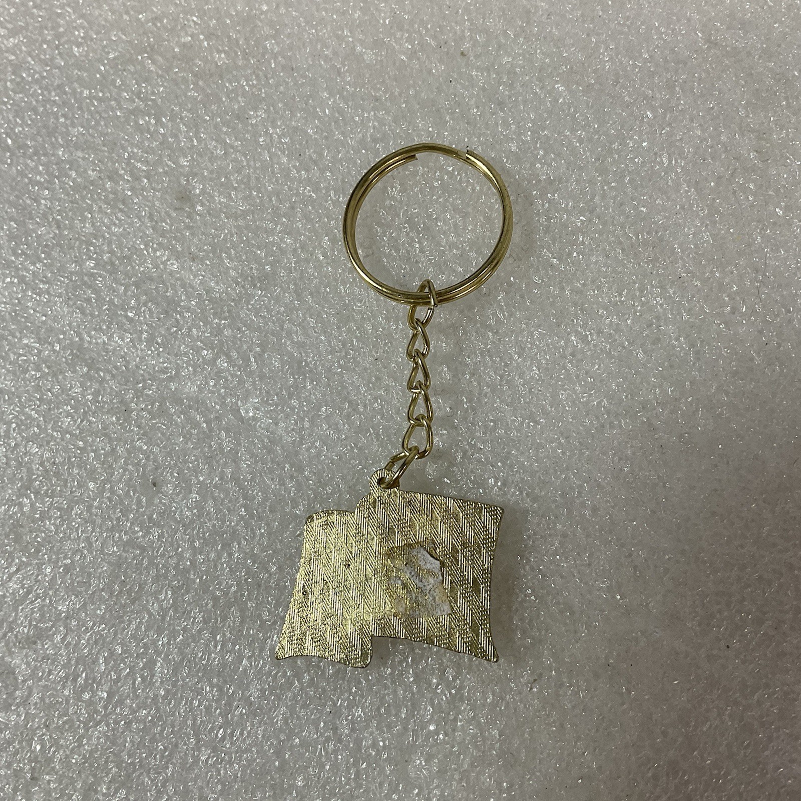 Golden USA Flag Keychain Metal Gold Tone Patriotic American Flag Key Ring - Image 2