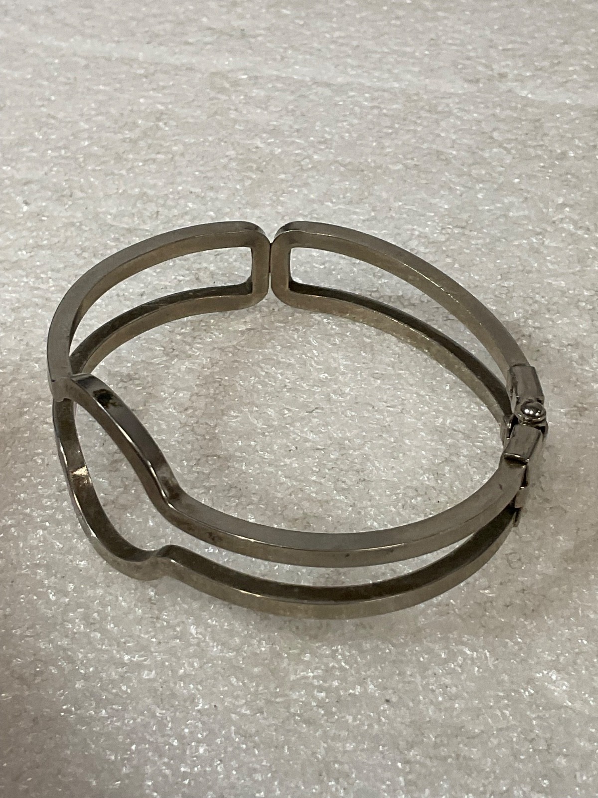Vintage Modernist Stainless Steel Spring Close Bangle Bracelet 6" Hinged 23.5g - Image 2