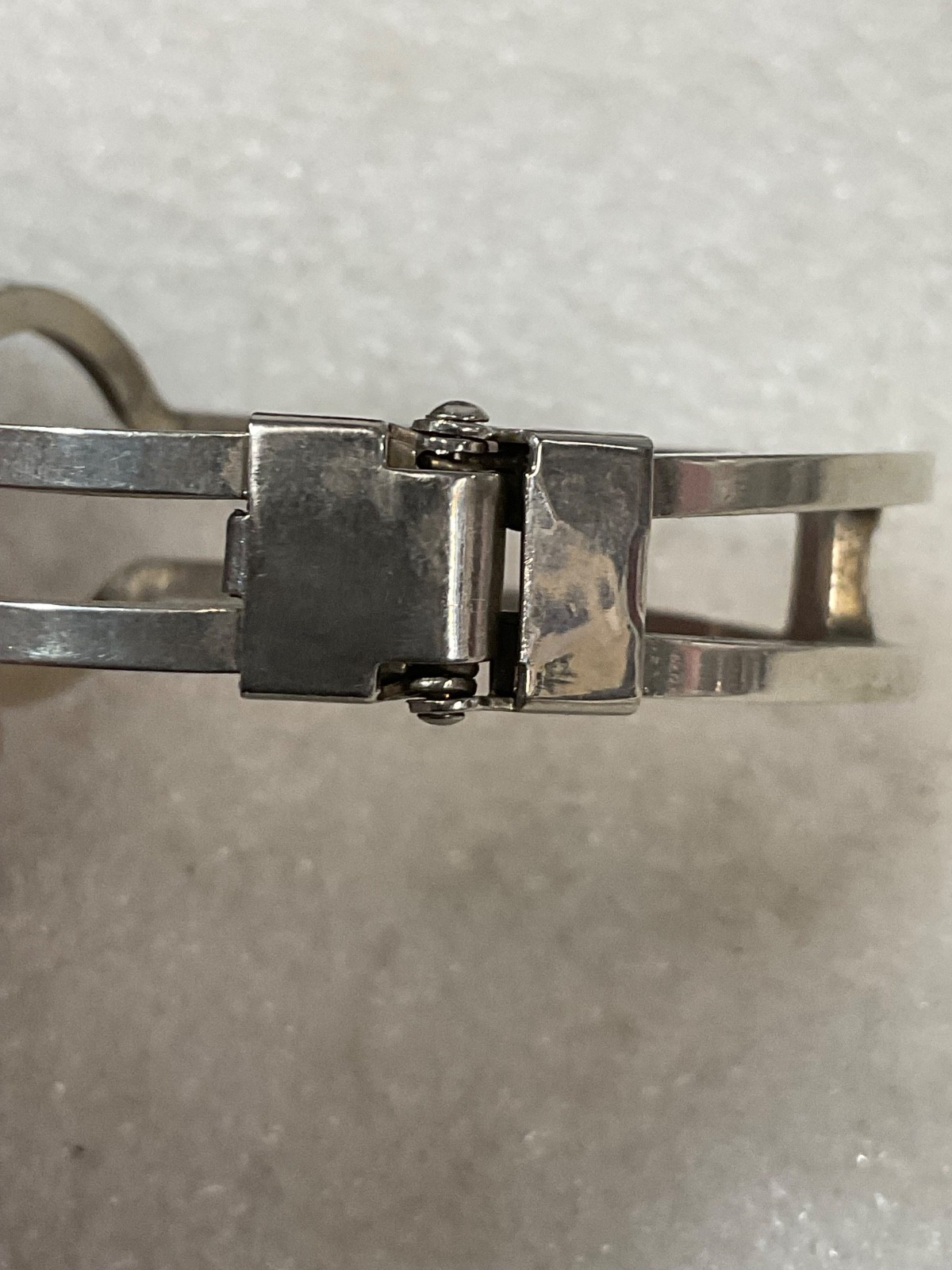 Vintage Modernist Stainless Steel Spring Close Bangle Bracelet 6" Hinged 23.5g - Image 4