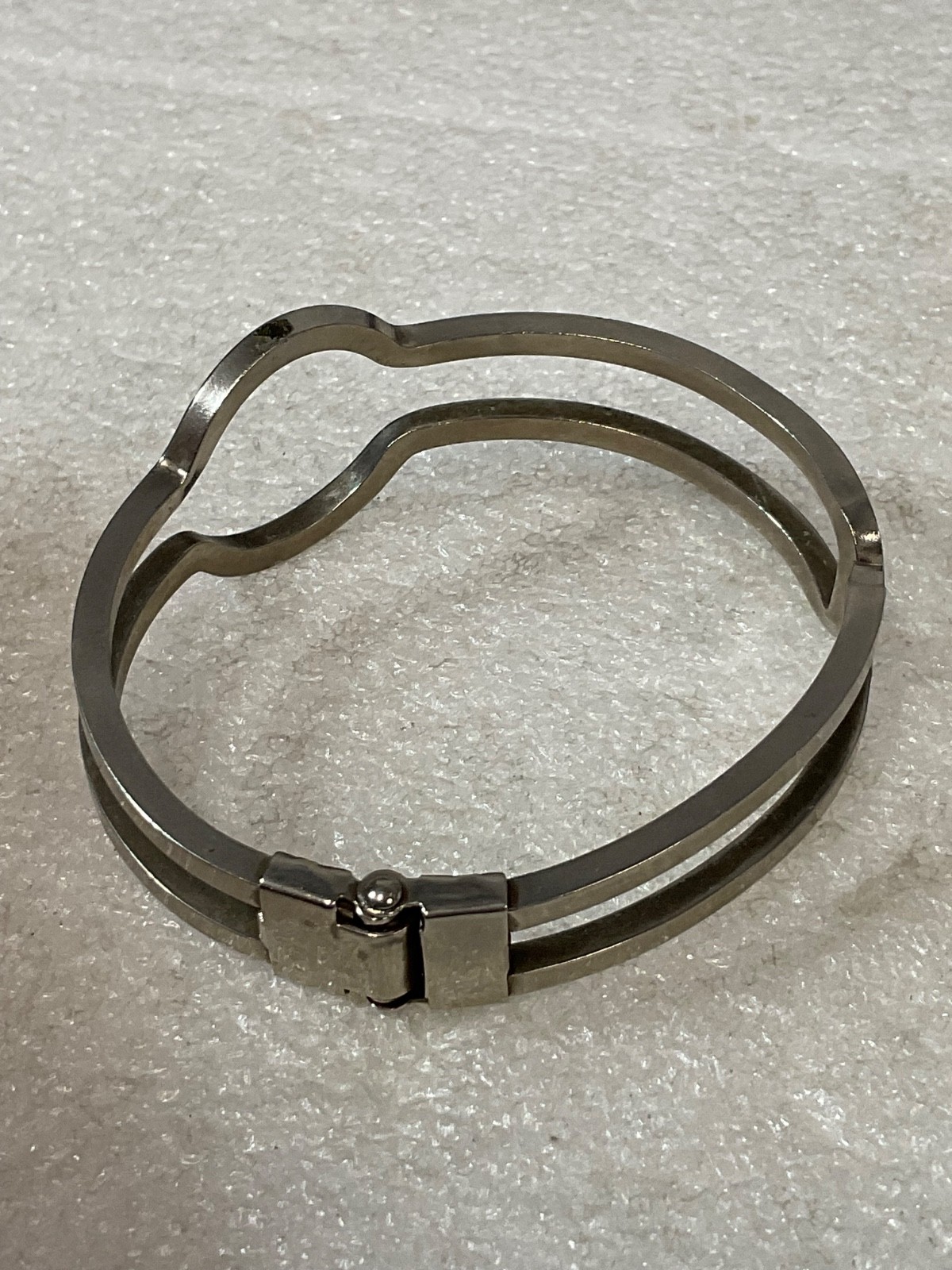 Vintage Modernist Stainless Steel Spring Close Bangle Bracelet 6" Hinged 23.5g - Image 3
