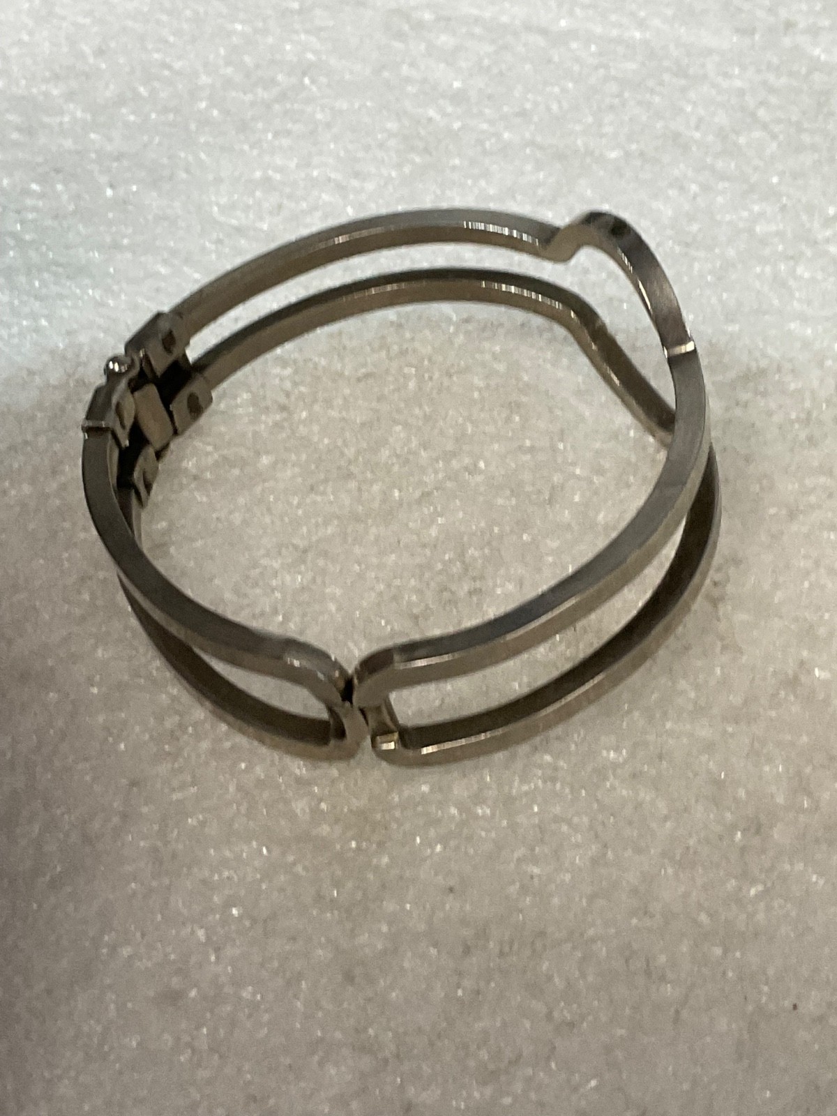 Vintage Modernist Stainless Steel Spring Close Bangle Bracelet 6" Hinged 23.5g - Image 6