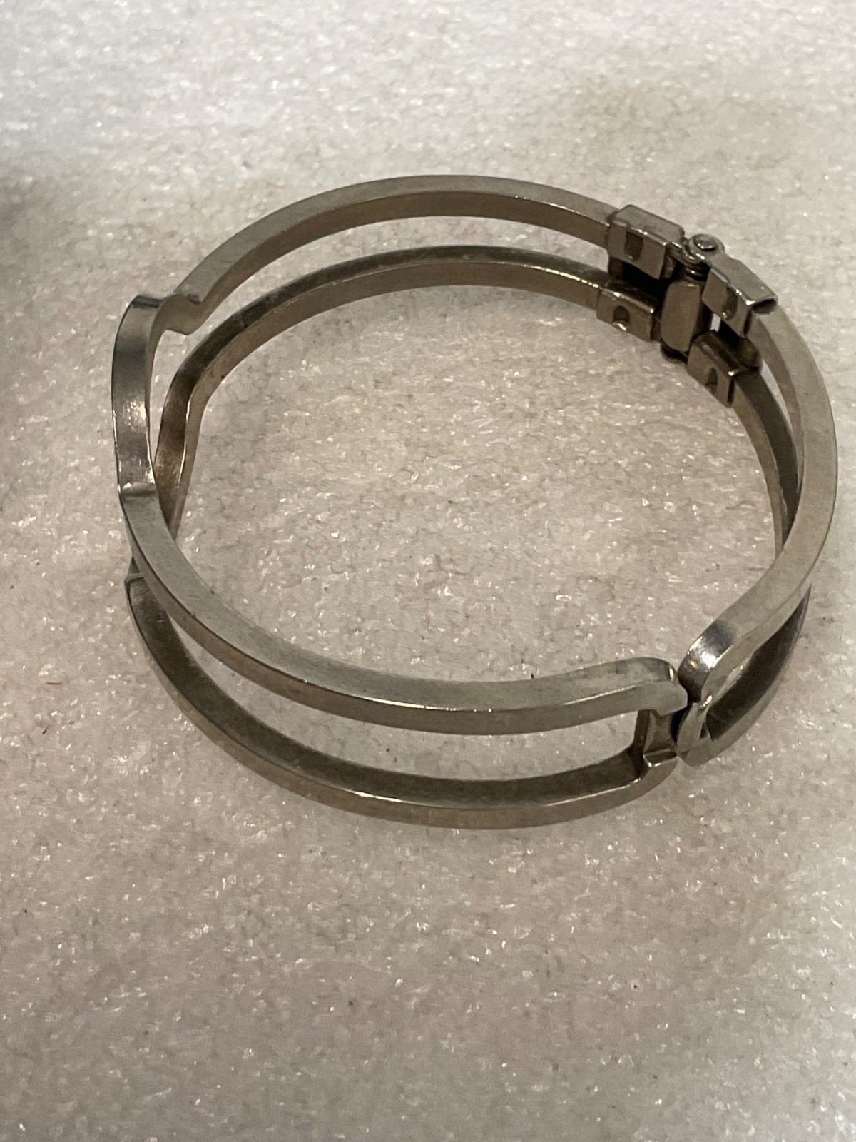 Vintage Modernist Stainless Steel Spring Close Bangle Bracelet 6" Hinged 23.5g - Image 9