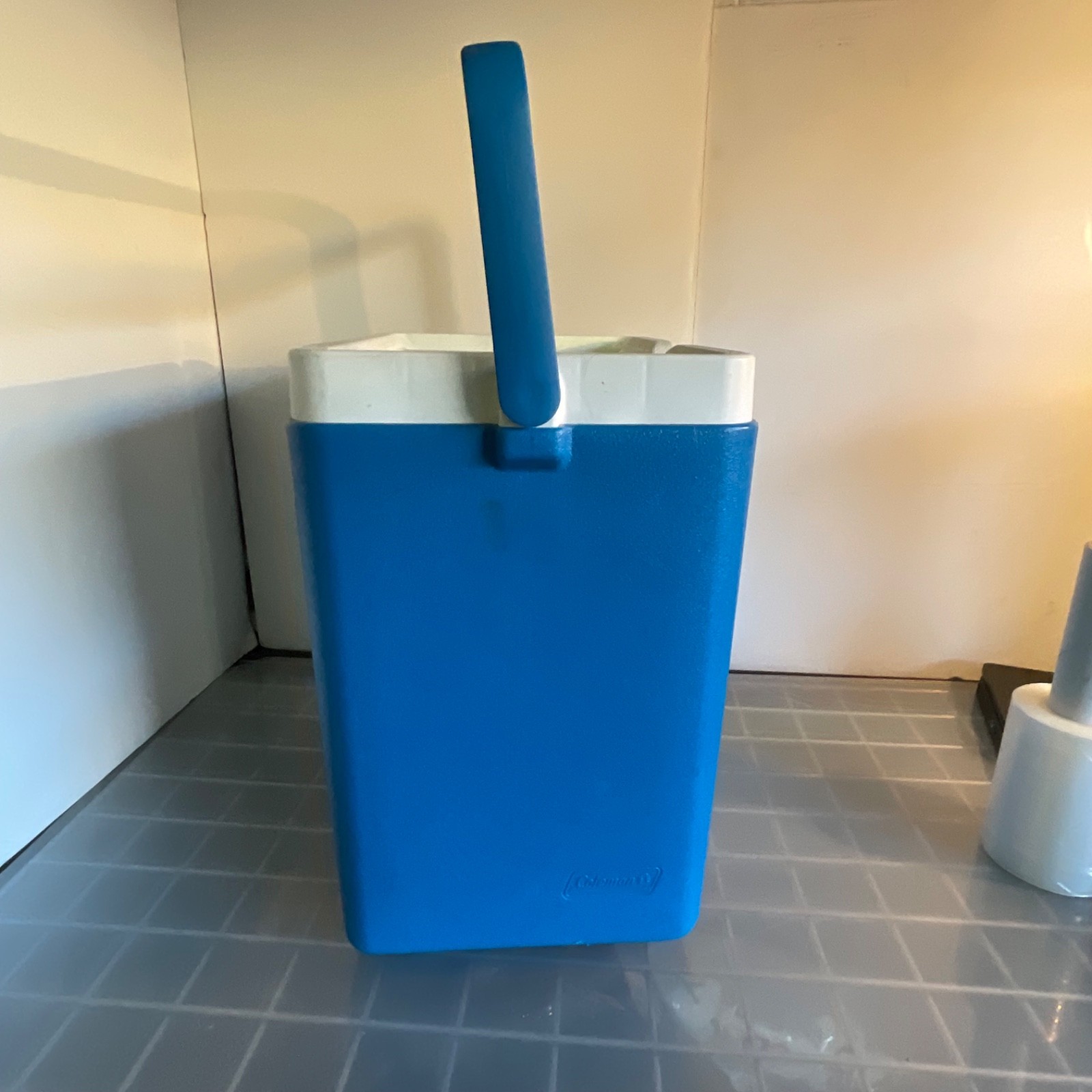 Coleman Party Stacker 20-Can Cooler Model 6224 Blue White 15 in - Image 3