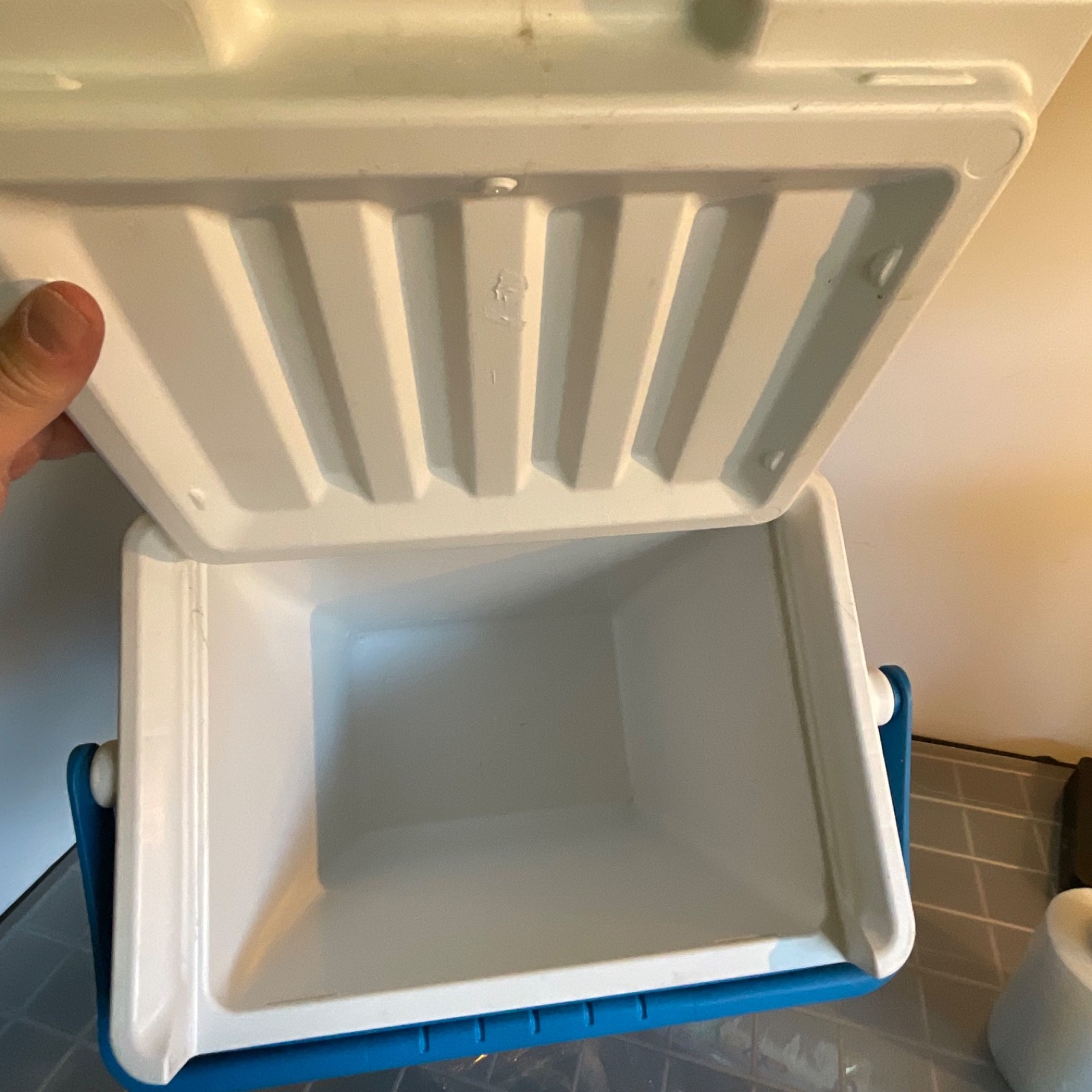 Coleman Party Stacker 20-Can Cooler Model 6224 Blue White 15 in - Image 9