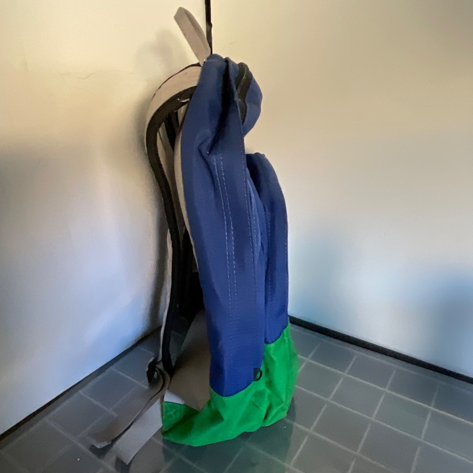 Dakine Backpack Blue Green Gray 17 in Padded Straps Front Pocket - Image 3