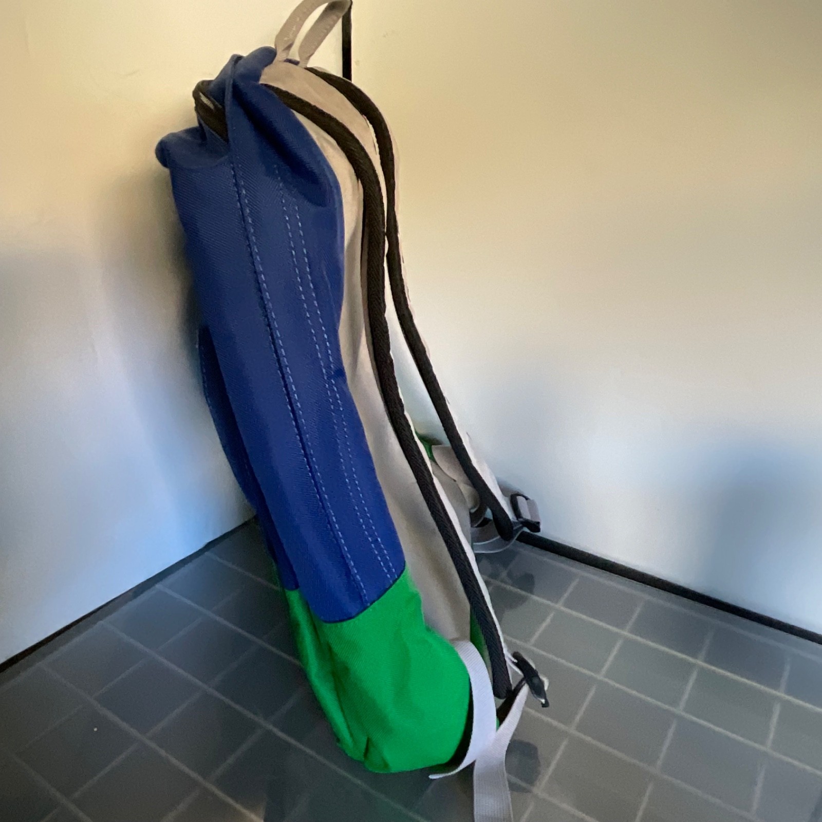 Dakine Backpack Blue Green Gray 17 in Padded Straps Front Pocket - Image 4