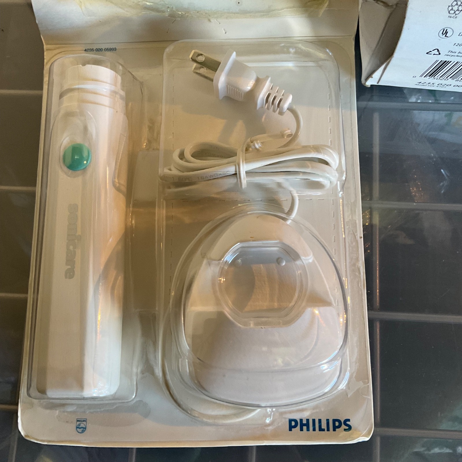 Philips Sonicare Advance 4100 HX4101 Toothbrush Unused Damaged Box - Image 2