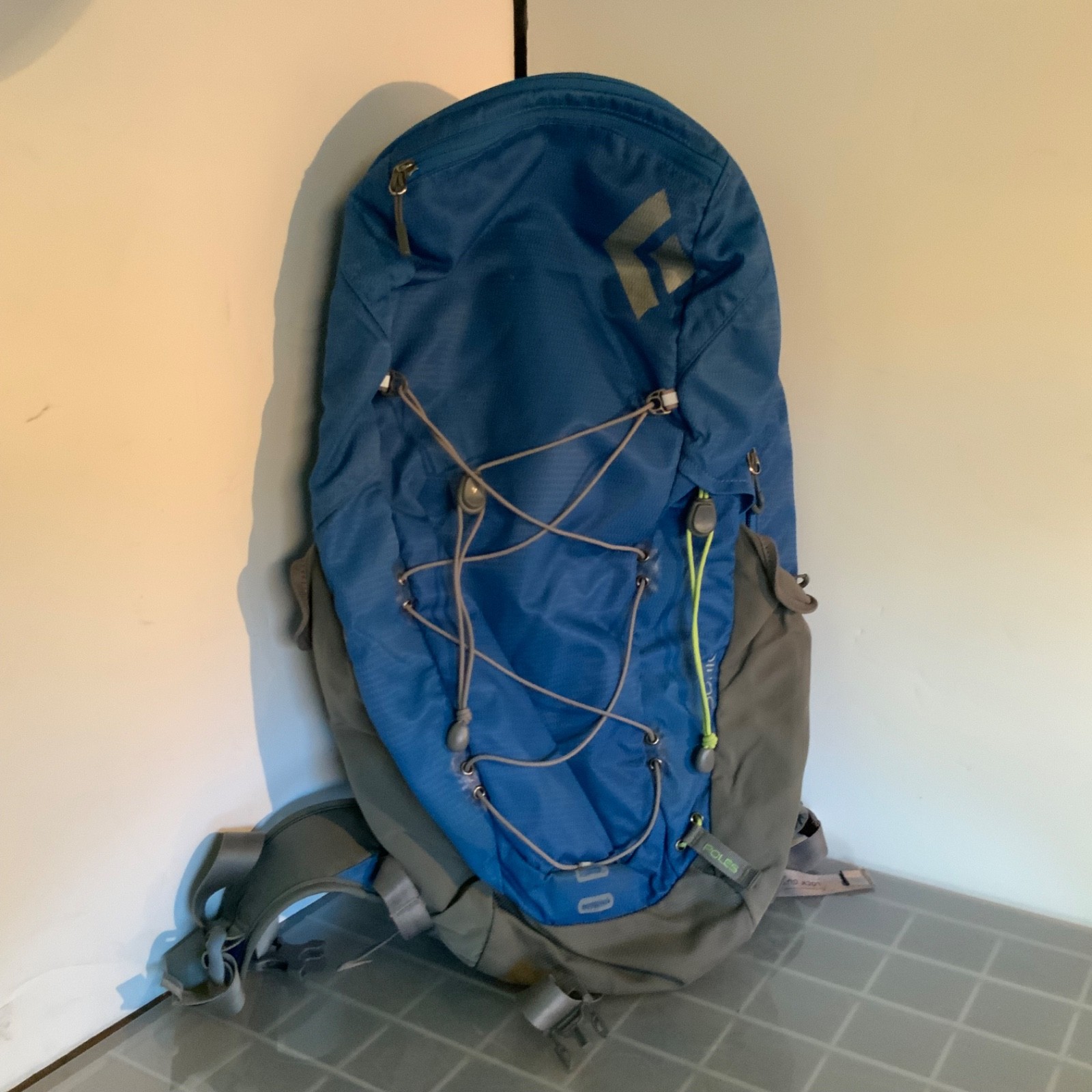 Black Diamond Sonic Hiking Backpack Blue Gray Padded Hip Belt Bungee - Image 1