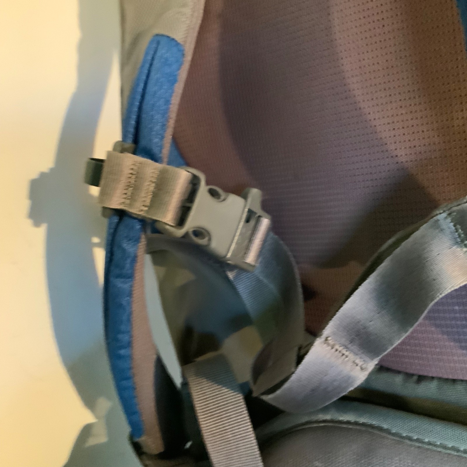 Black Diamond Sonic Hiking Backpack Blue Gray Padded Hip Belt Bungee - Image 5