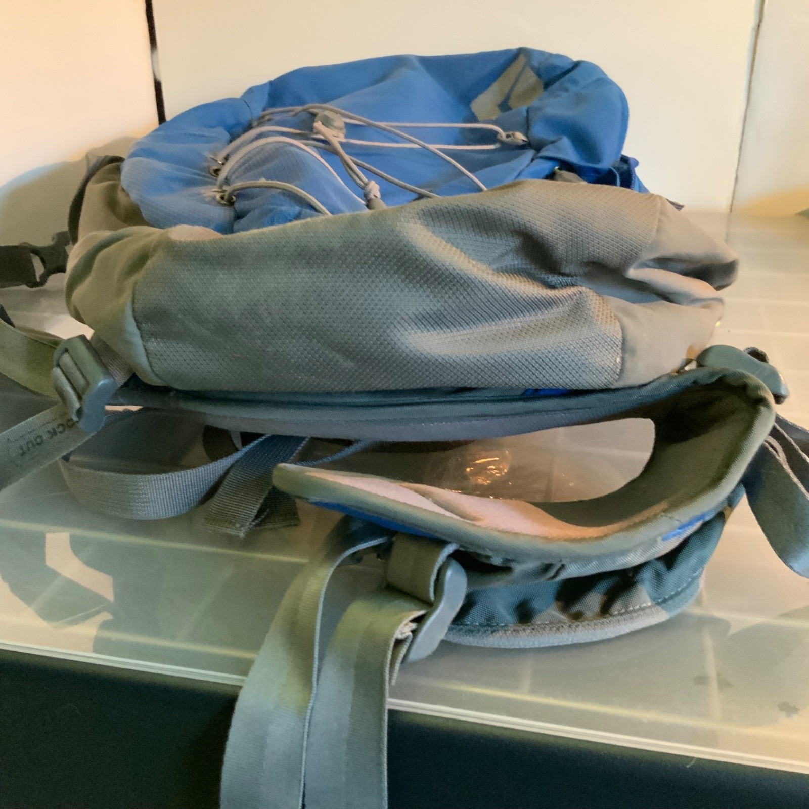 Black Diamond Sonic Hiking Backpack Blue Gray Padded Hip Belt Bungee - Image 9