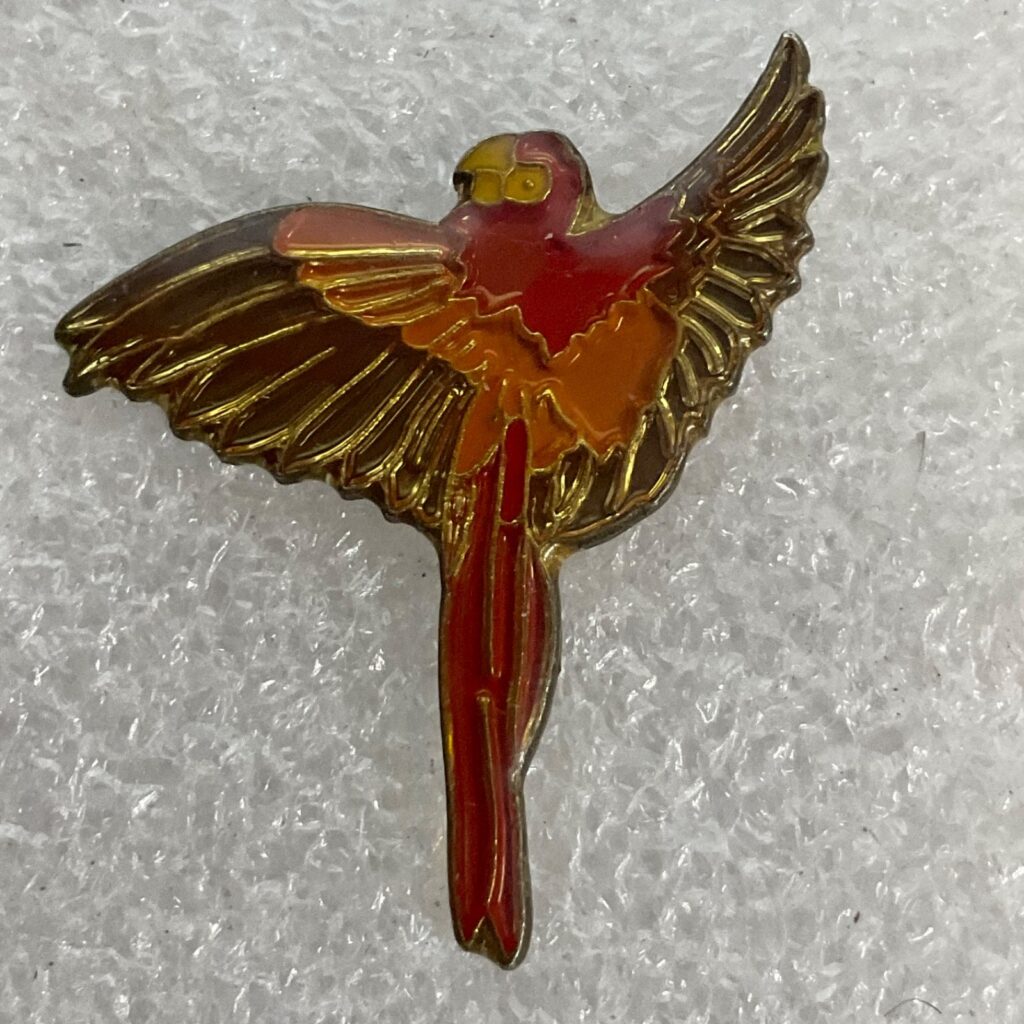 Vintage Parrot Bird Lapel Pin Red Orange Gold Tone 1in Enamel Cloisonné Style - Image 1