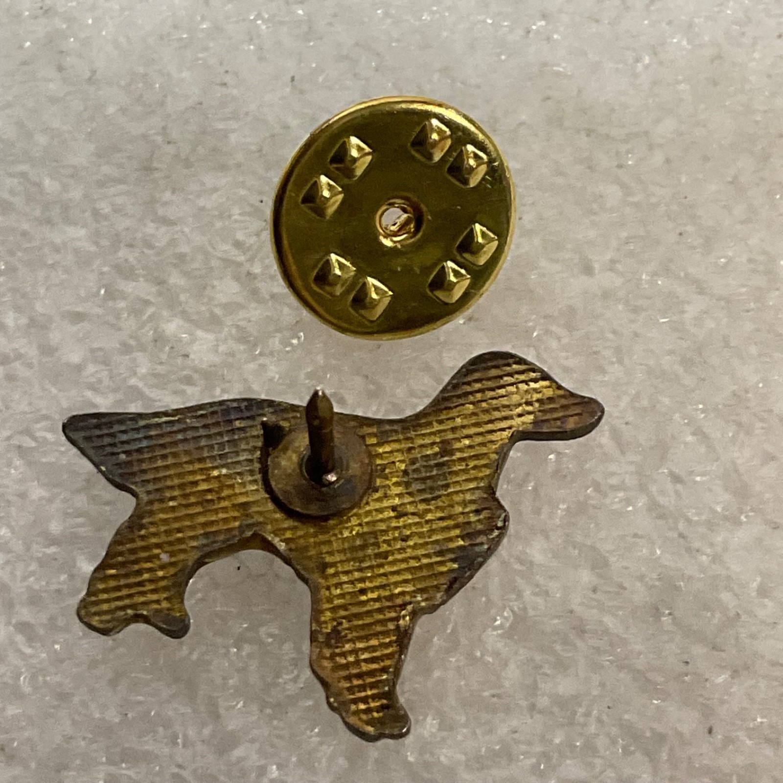 Vintage English Setter Dog Pin Black Gold Enamel Lapel Brooch 1in 1.08g - Image 4