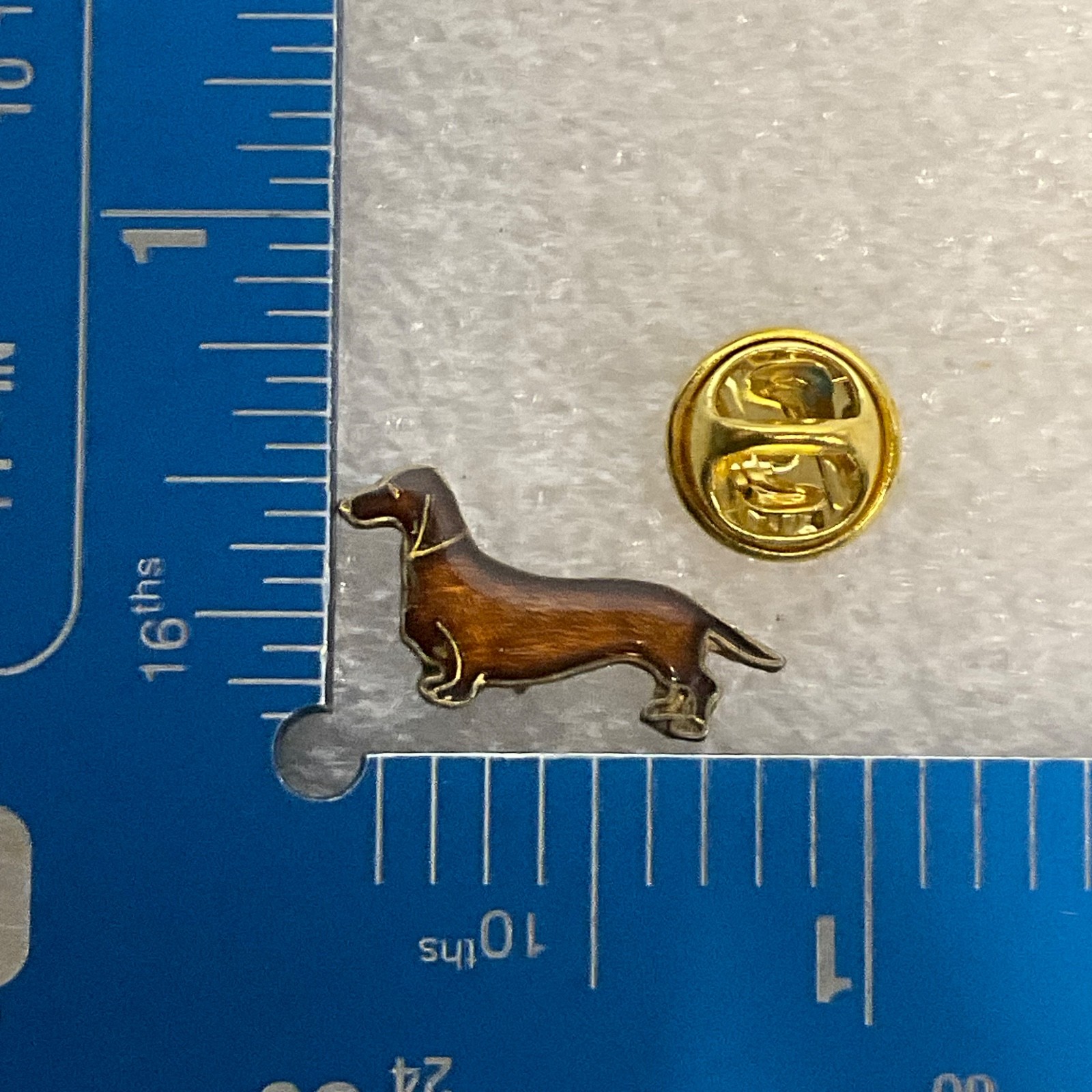 Vintage Dachshund Dog Lapel Pin Brown Enamel Gold Tone 0.75in Cute Weiner Dog - Image 3