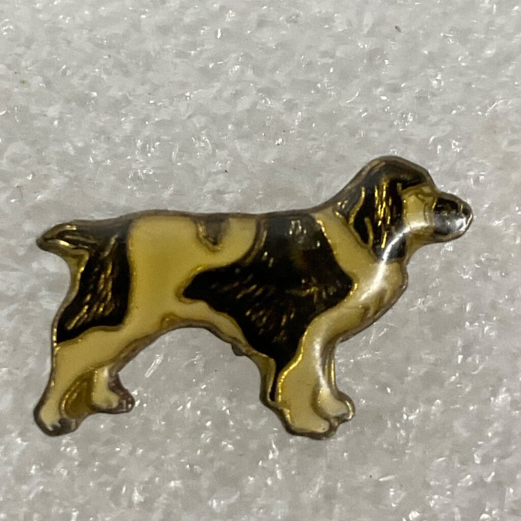 Vintage English Springer Spaniel Dog Pin 1in Gold Tone Enamel Lapel Jewelry - Image 1