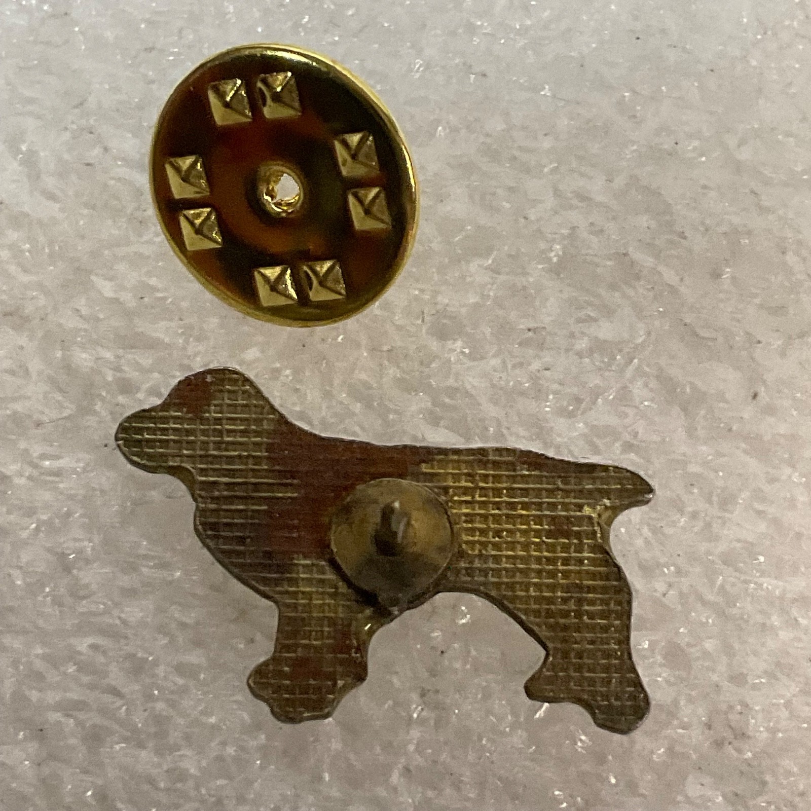 Vintage English Springer Spaniel Dog Pin 1in Gold Tone Enamel Lapel Jewelry - Image 4
