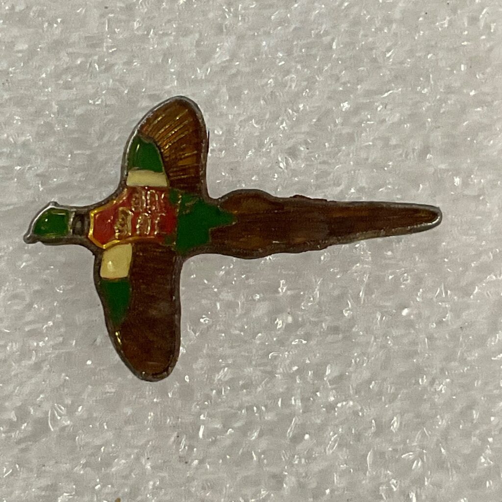 Vintage Flying Pheasant Enamel Pin Bird Lapel Tie Tack 1in Gold Tone 7.3g - Image 1