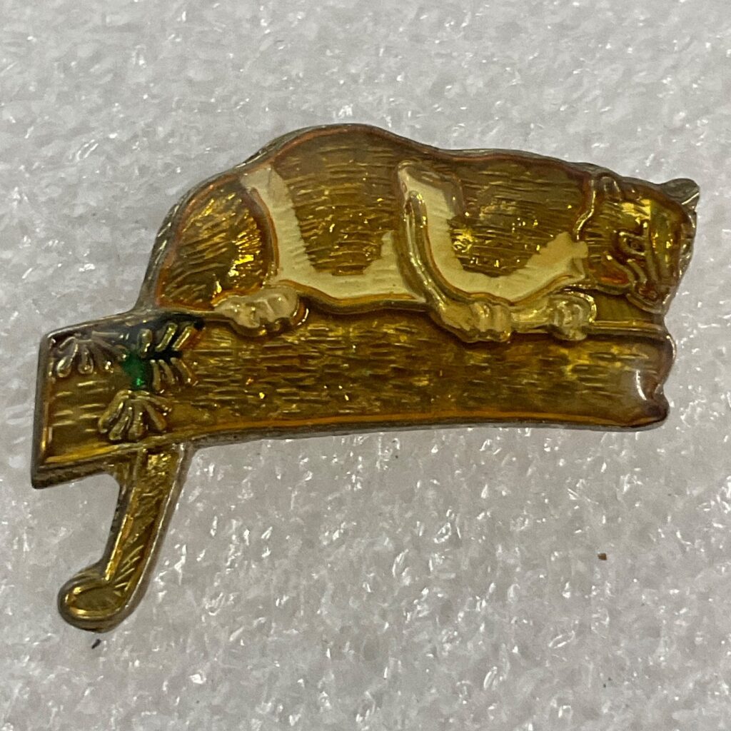 Vintage Big Cat Cougar Panther Gold Tone Enamel Pin 1in Lapel Brooch - Image 1