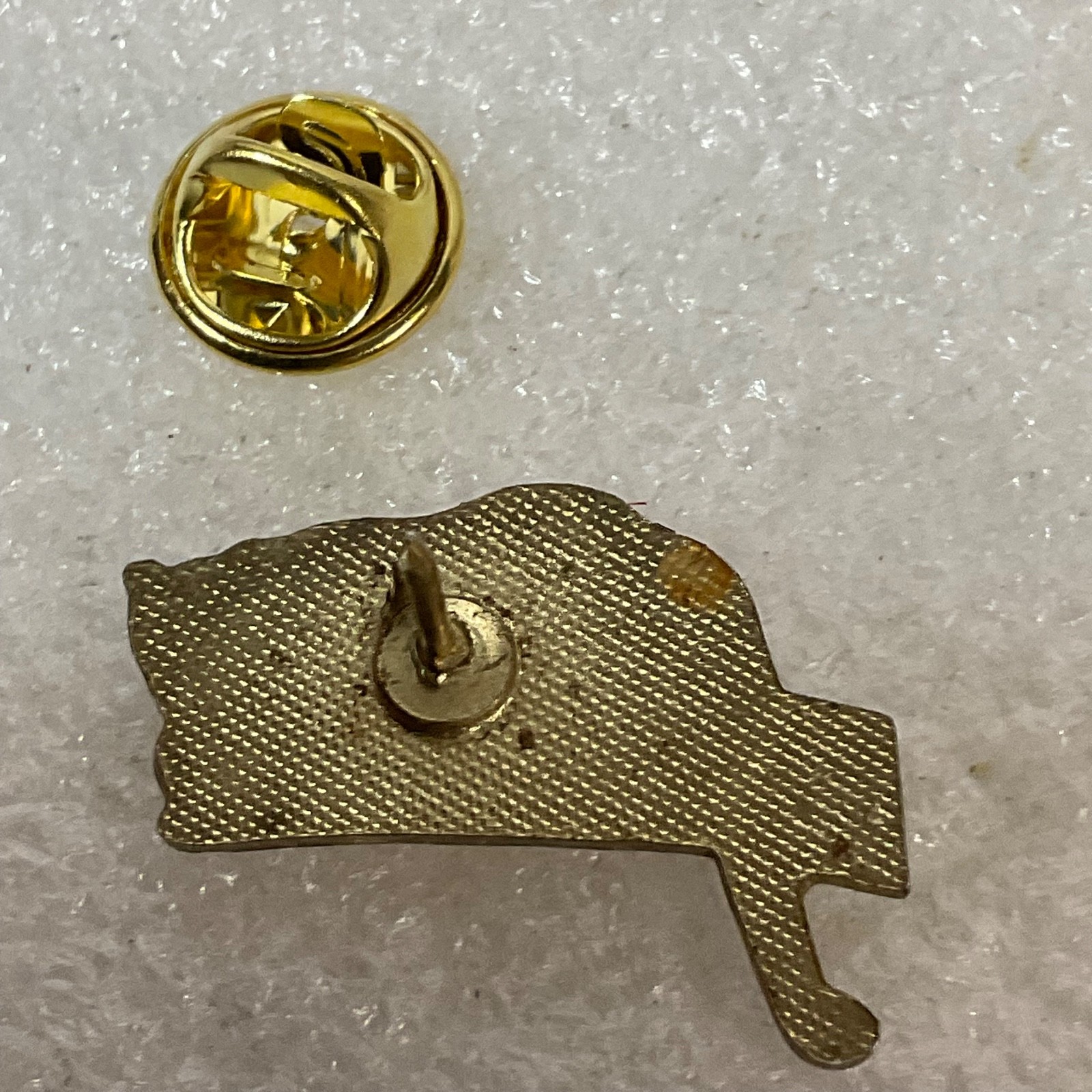 Vintage Big Cat Cougar Panther Gold Tone Enamel Pin 1in Lapel Brooch - Image 4