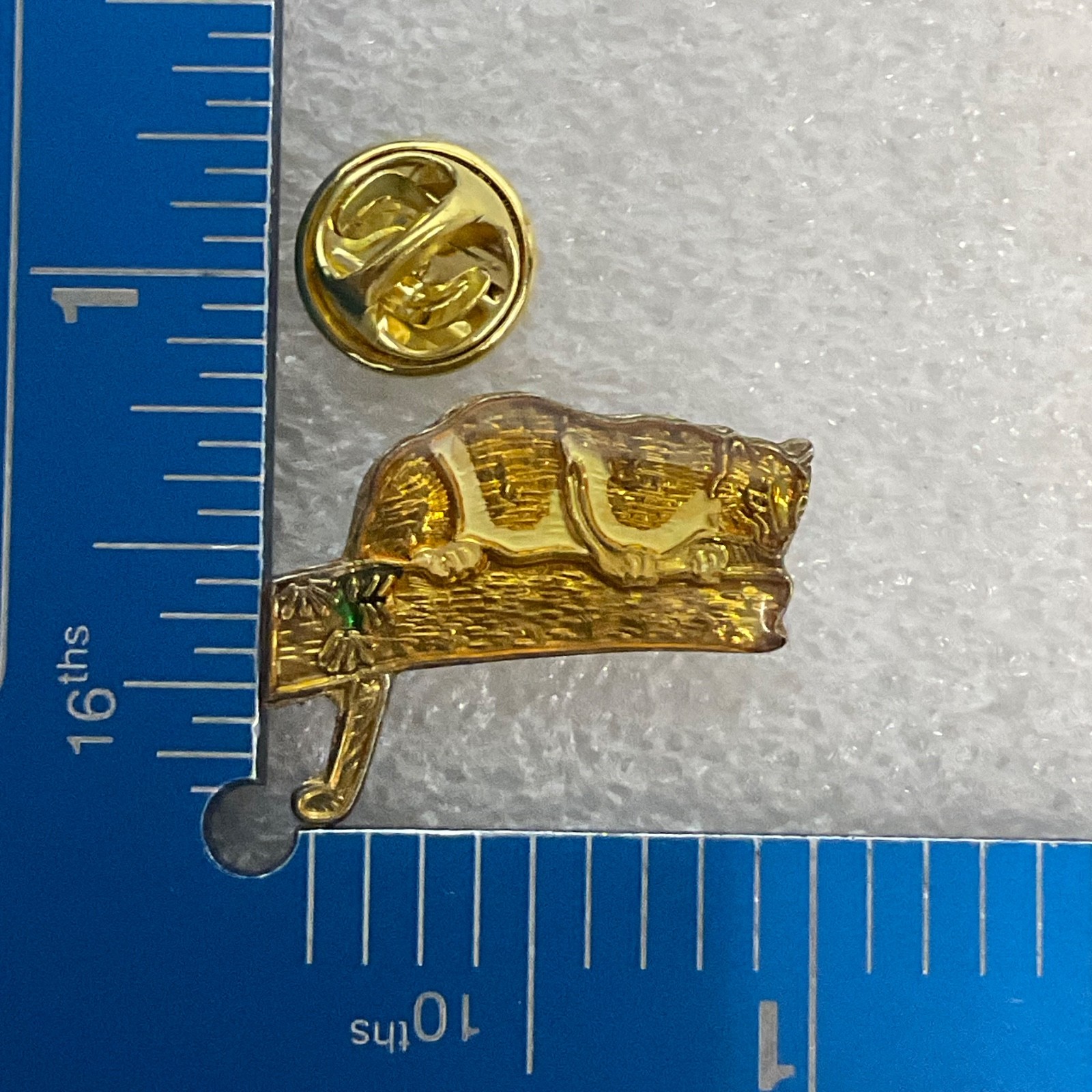 Vintage Big Cat Cougar Panther Gold Tone Enamel Pin 1in Lapel Brooch - Image 3