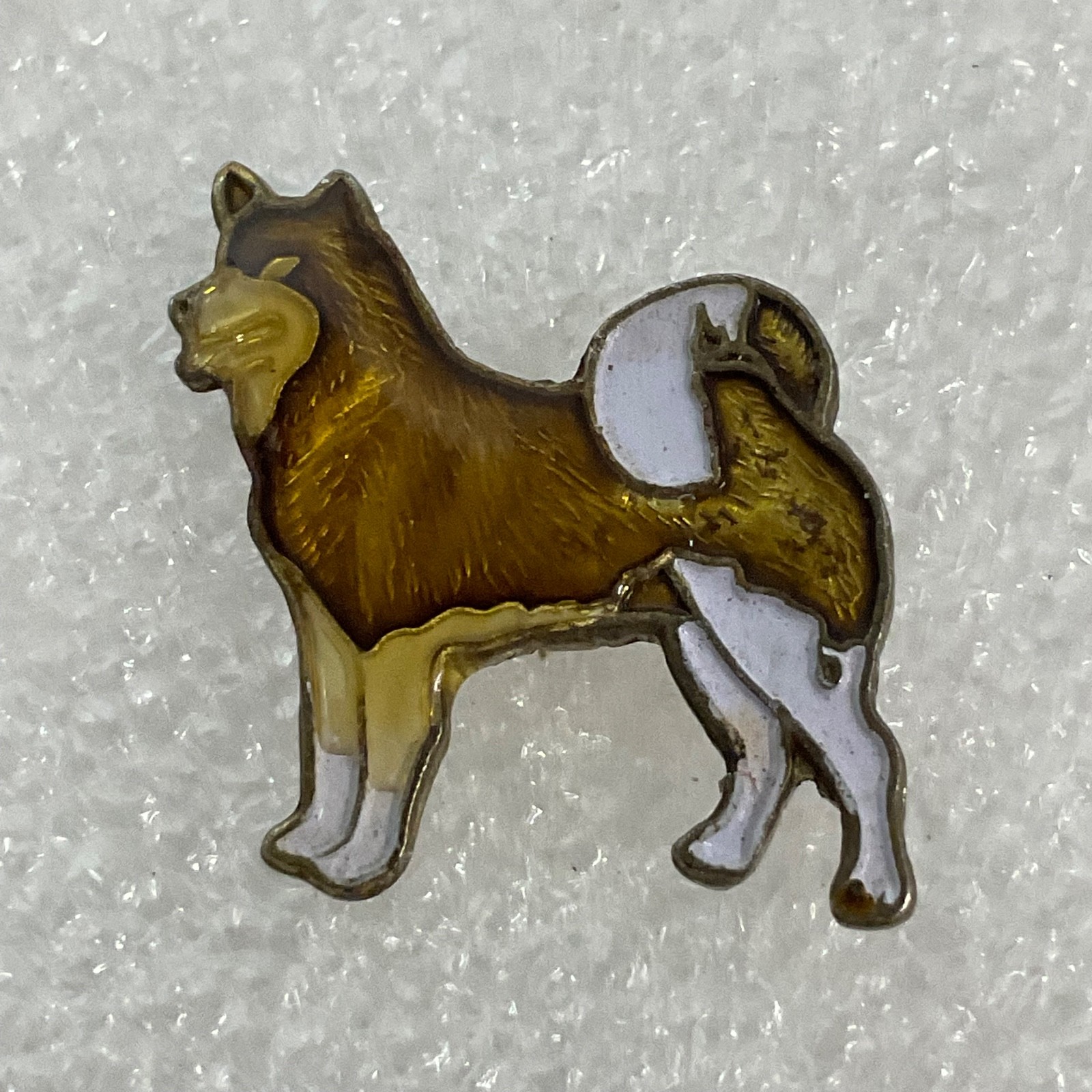 Vintage Husky Dog Pin Brown White Enamel Gold Tone Lapel Brooch 1in 9.85g - Image 1