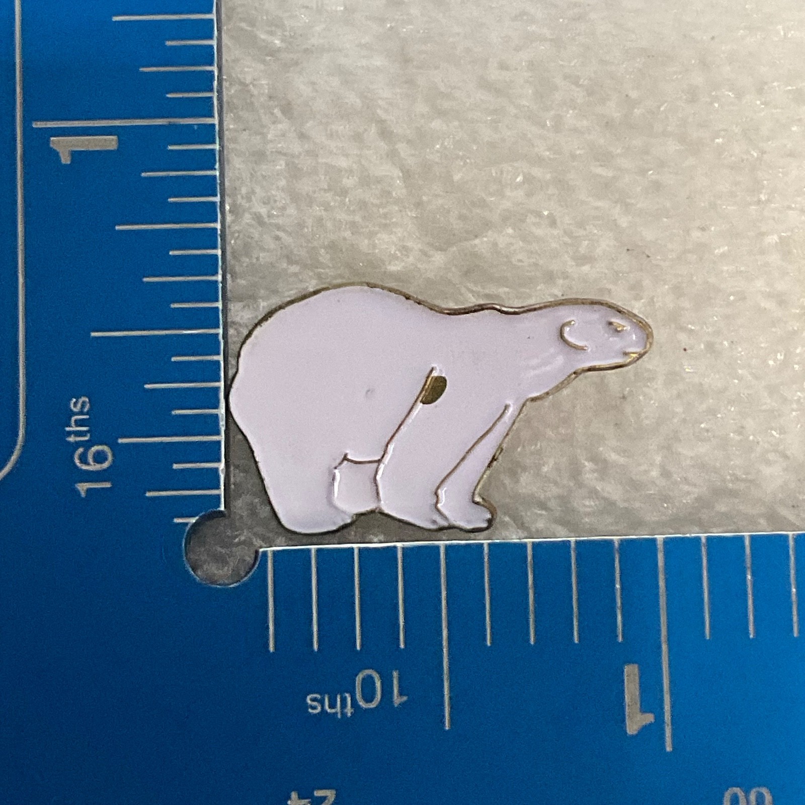Vintage White Polar Bear Pin 1in Gold Tone Outline Enamel Lapel Brooch 10.65g - Image 3