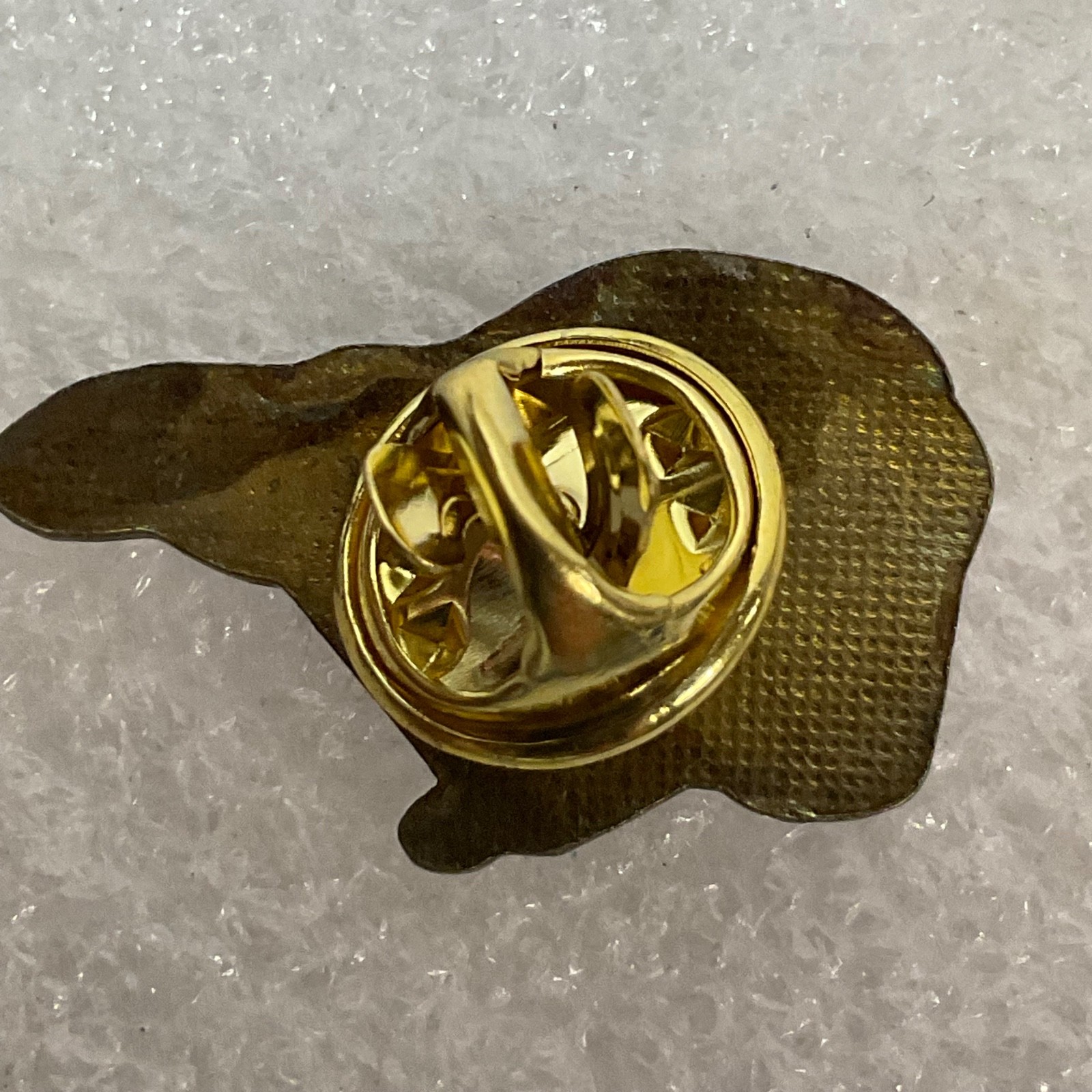 Vintage White Polar Bear Pin 1in Gold Tone Outline Enamel Lapel Brooch 10.65g - Image 5
