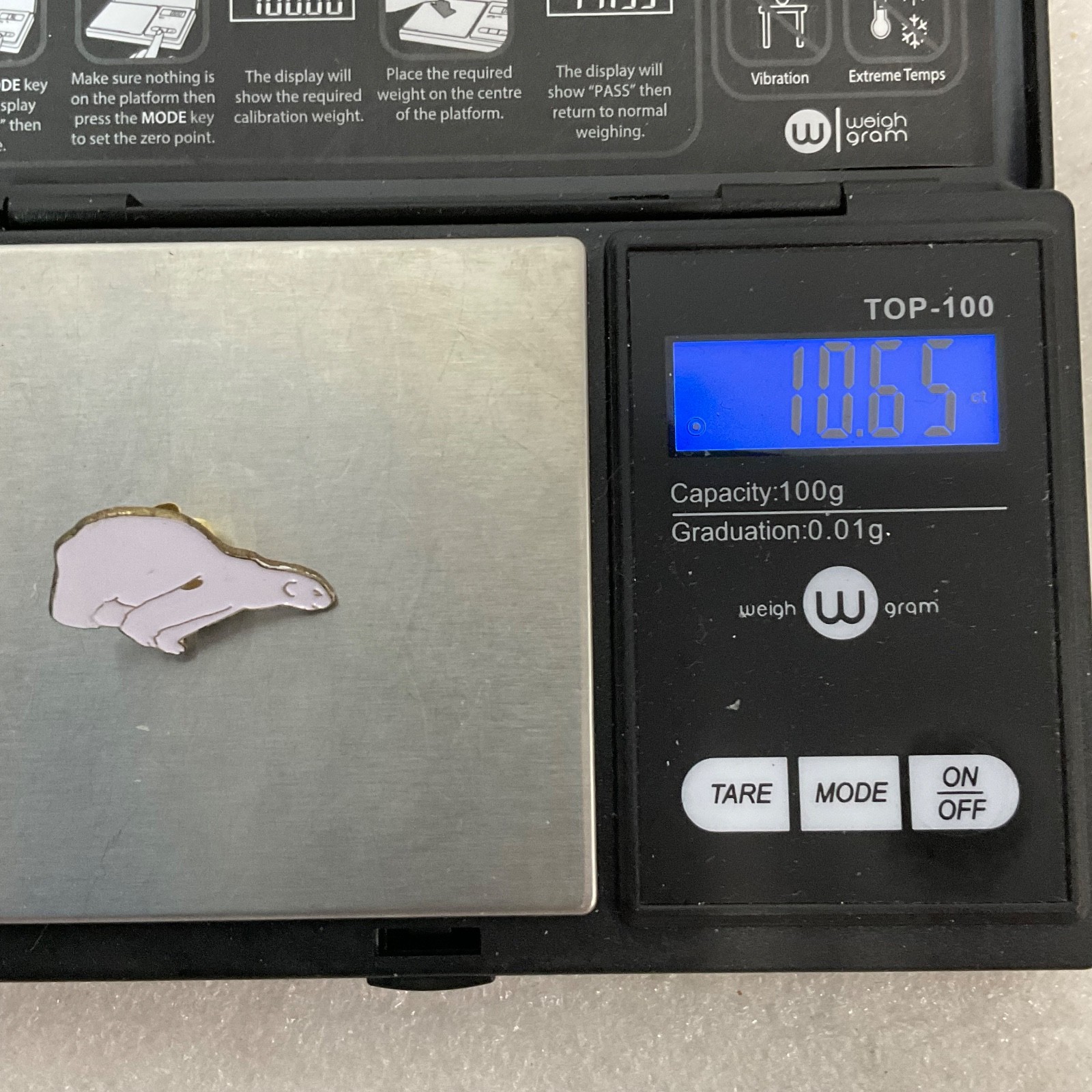Vintage White Polar Bear Pin 1in Gold Tone Outline Enamel Lapel Brooch 10.65g - Image 8