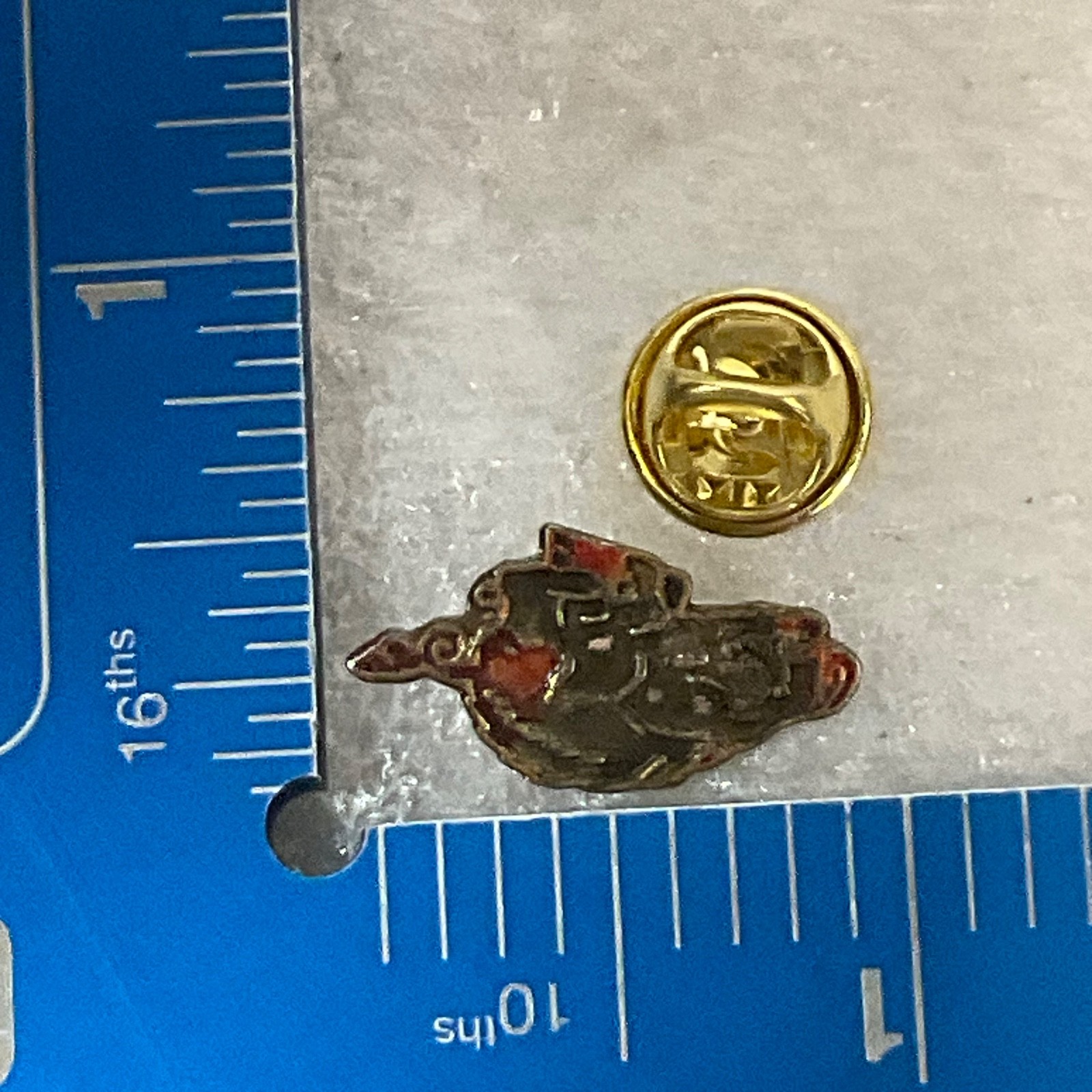 Vintage Arkansas Razorbacks Hog Pin 1in Red Enamel Metal Lapel Badge Souvenir - Image 6
