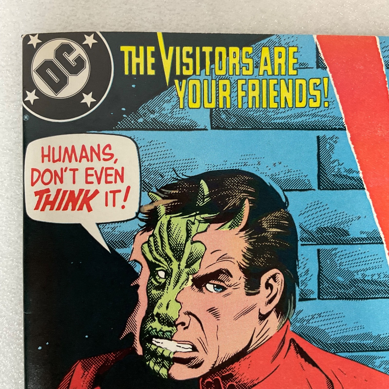 V DC Comic Book #2 1985 The Visitors Are Your Friends Sci-Fi Series - Image 6