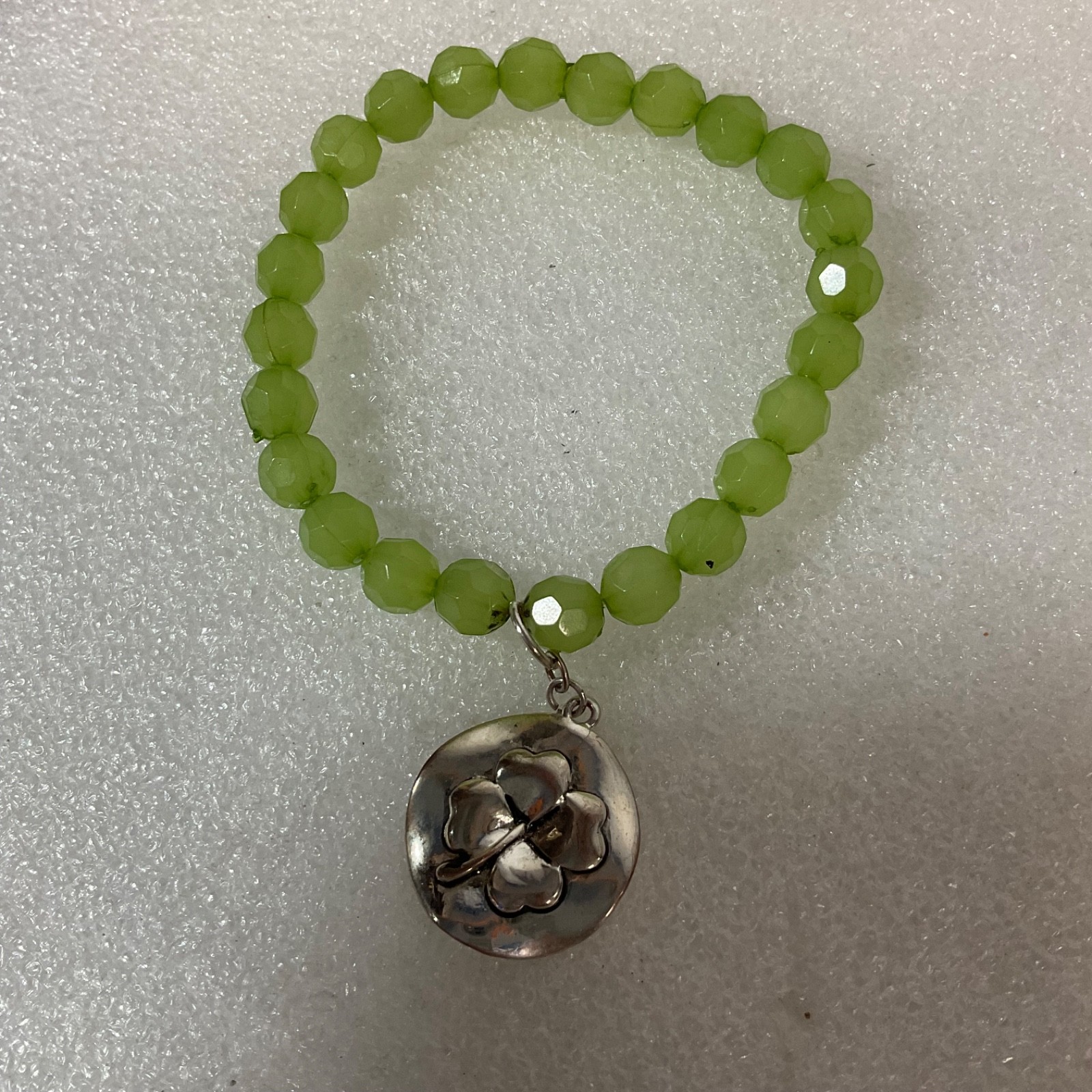 Green Beaded Stretch Bracelet Silver Clover Good Luck Charm 7" Jewelry Gift - Image 1