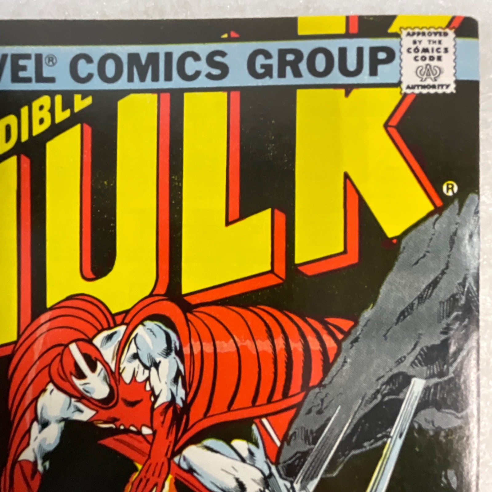 The Incredible Hulk #221 Mar 1978 Marvel Comic Book Stingray Cover - Image 7