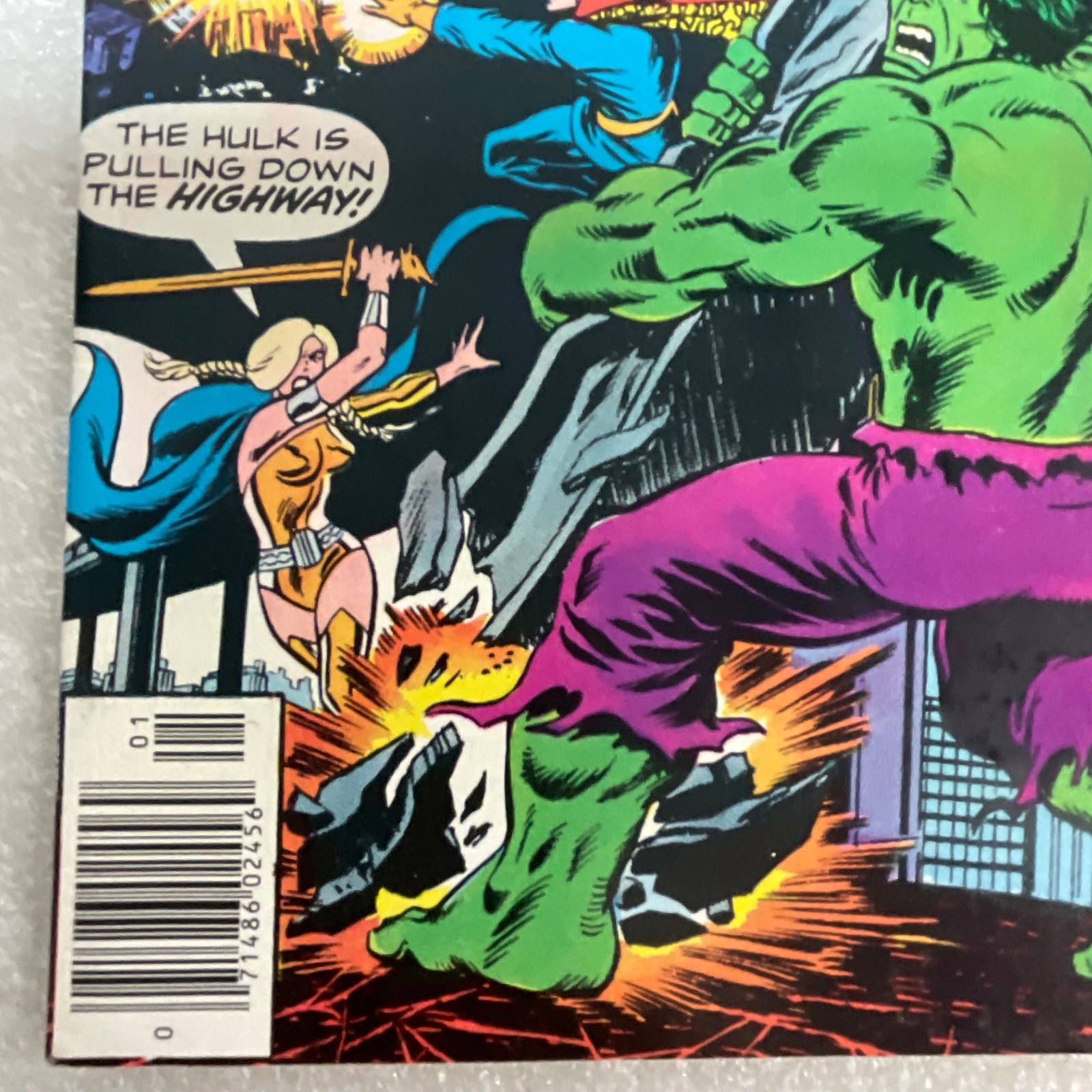 The Incredible Hulk #207 Jan 1977 Marvel Comic Book Defenders Storyline - Image 8
