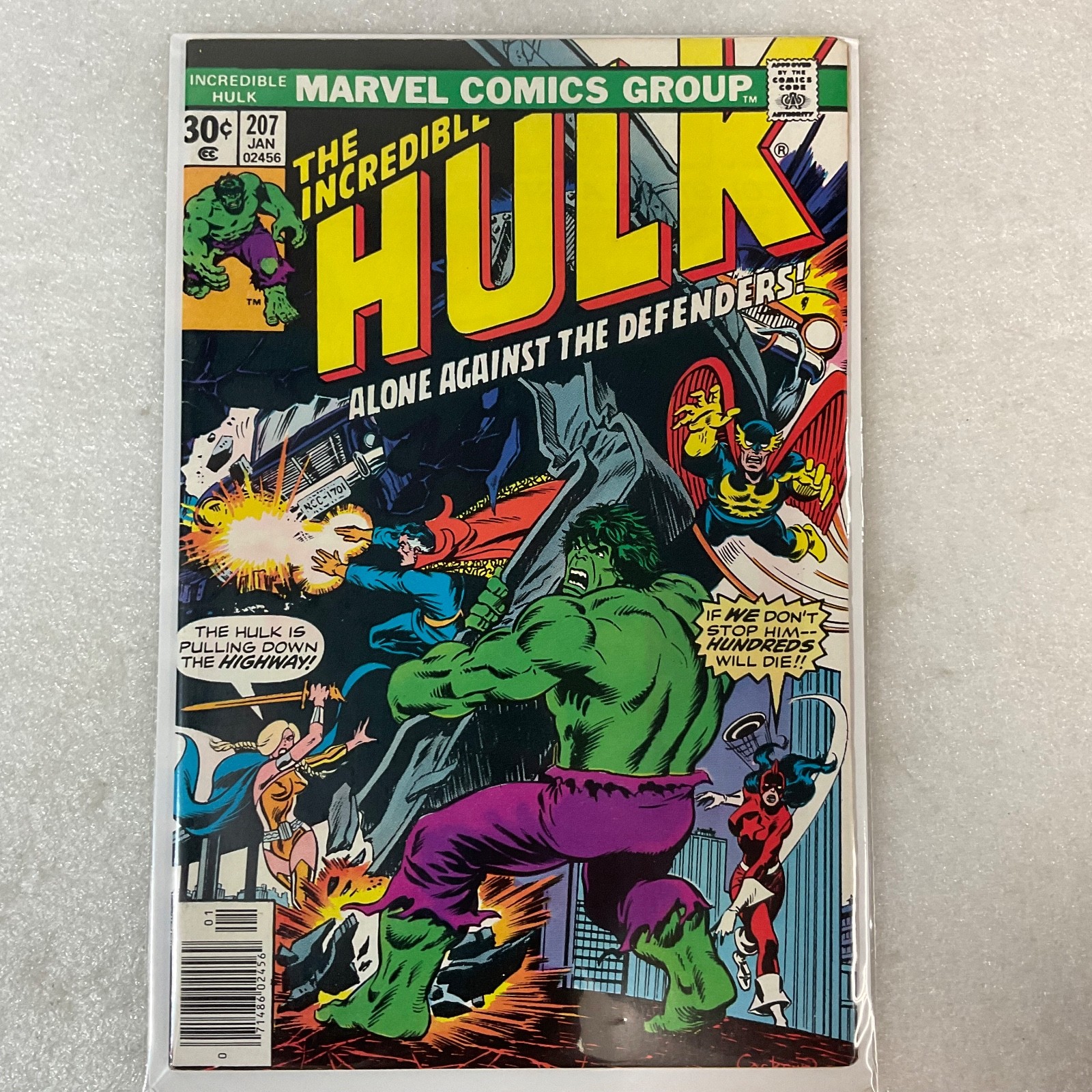 The Incredible Hulk #207 Jan 1977 Marvel Comic Book Defenders Storyline - Image 13