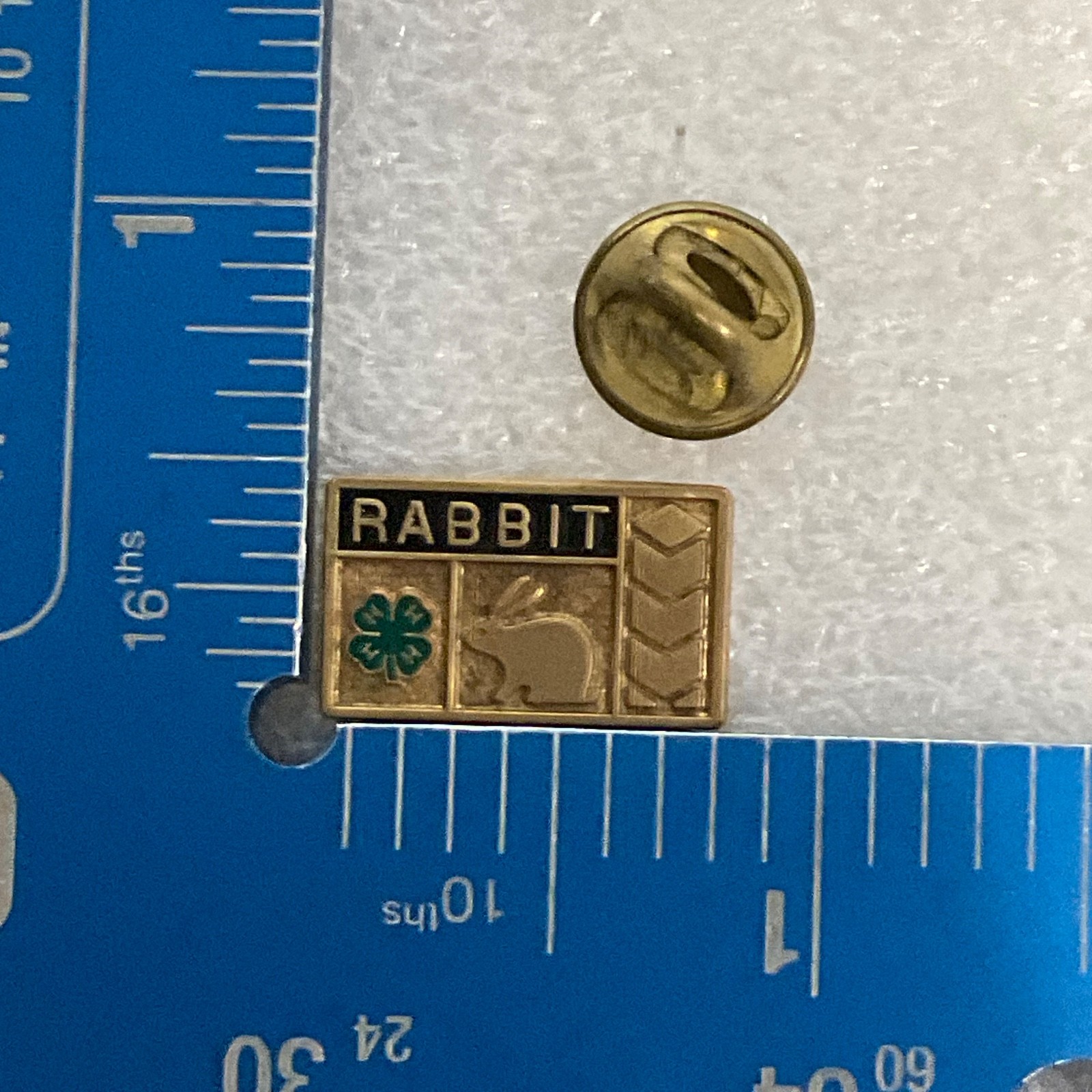 Vintage 4-H Rabbit Project Pin Gold Tone Enamel Lapel Badge 0.75in Ballou - Image 3