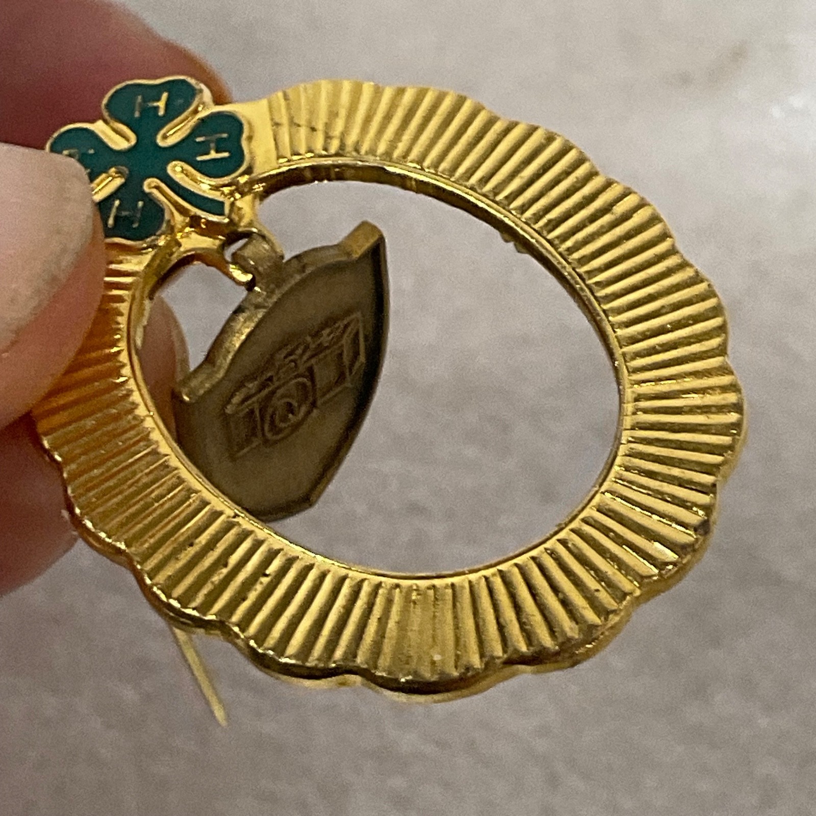 Vintage 4-H Photography Pin Gold Tone Camera Emblem Green Clover 1.75in 7.16g - Image 7
