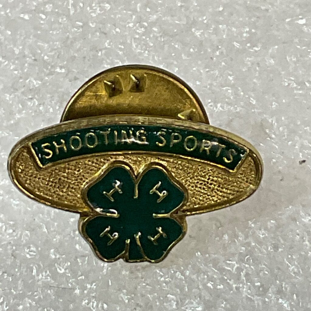 Vintage 4-H Shooting Sports Pin Gold Tone Clover Emblem 0.75in Ballou Regd Back - Image 1