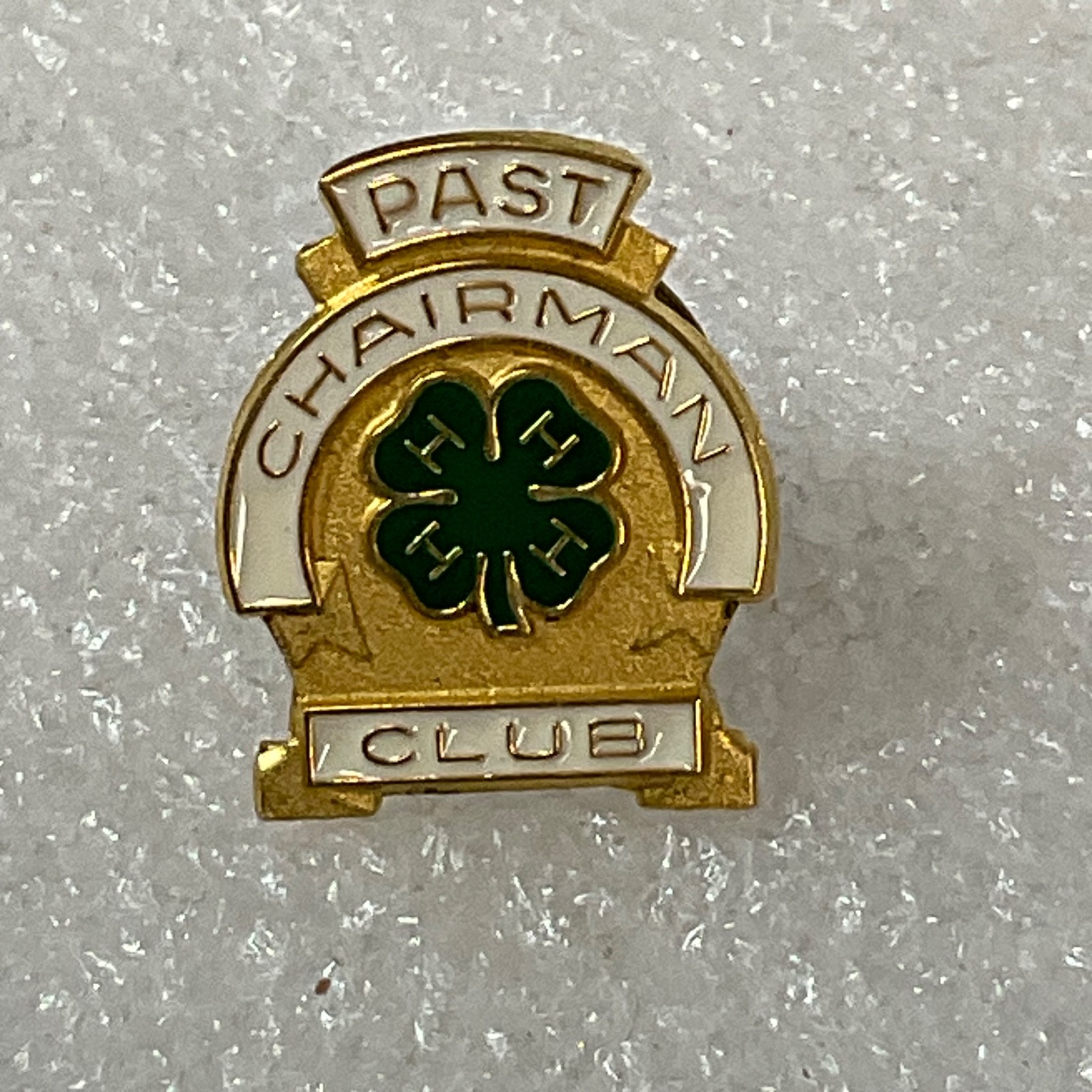 Vintage 4-H Past Chairman Club Pin Gold Tone Enamel Clover 0.75in Made in USA - Image 1