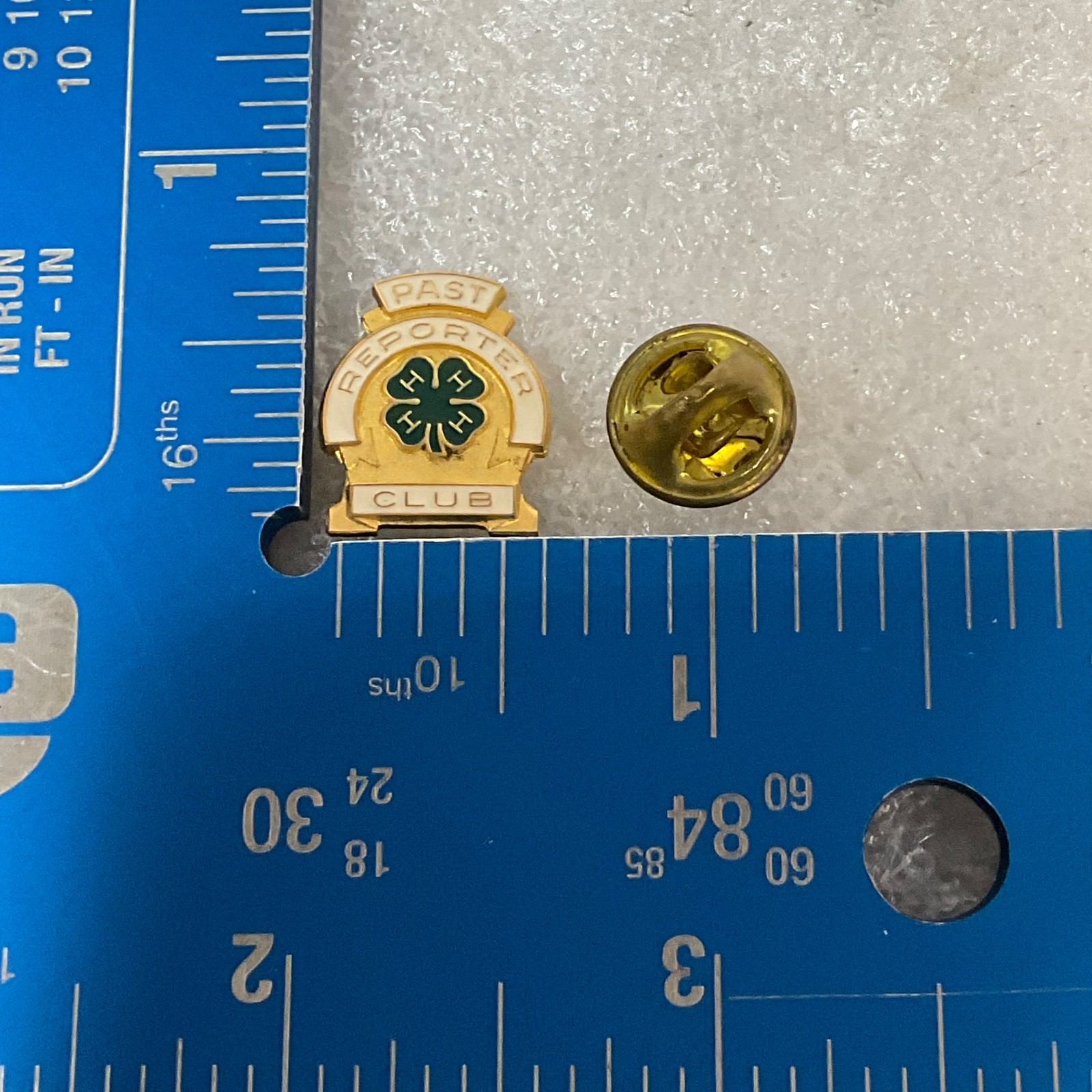 Vintage 4-H Past Reporter Club Pin Gold Tone Clover Emblem 0.75in 2.35g - Image 3