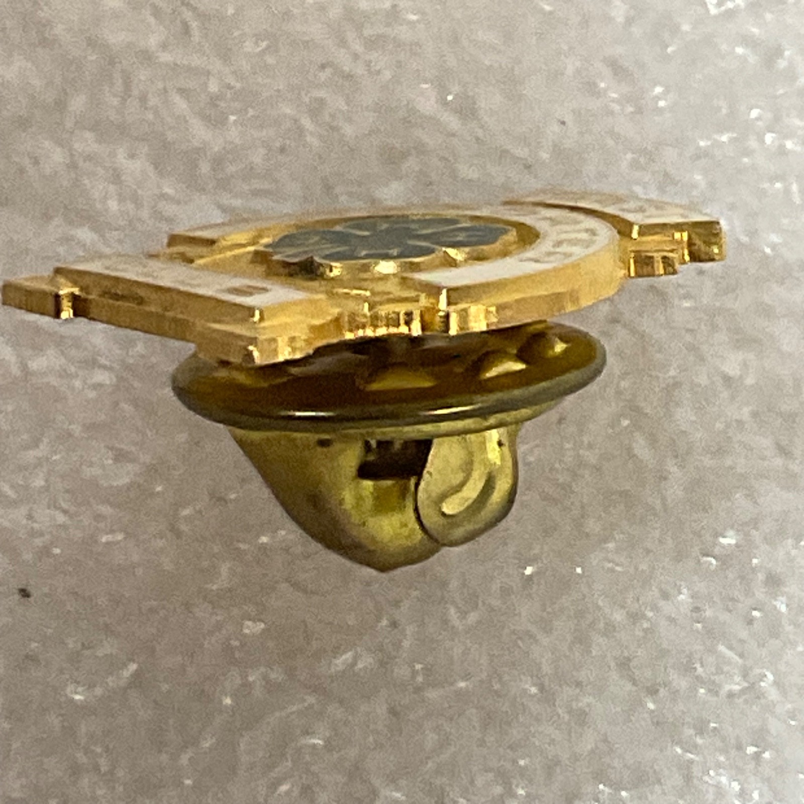 Vintage 4-H Past Reporter Club Pin Gold Tone Clover Emblem 0.75in 2.35g - Image 6