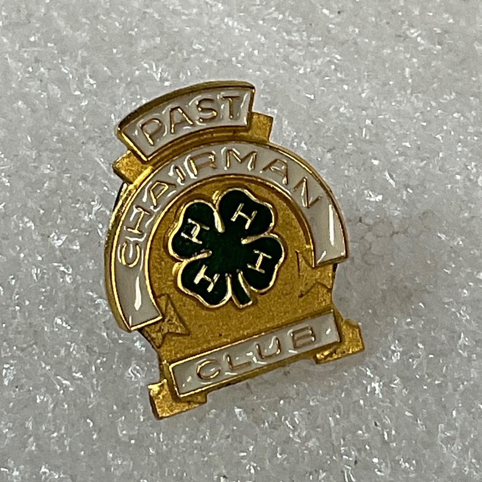 Vintage 4-H Past Chairman Club Pin Gold Tone Enamel Clover 0.75in Made in USA - Image 2