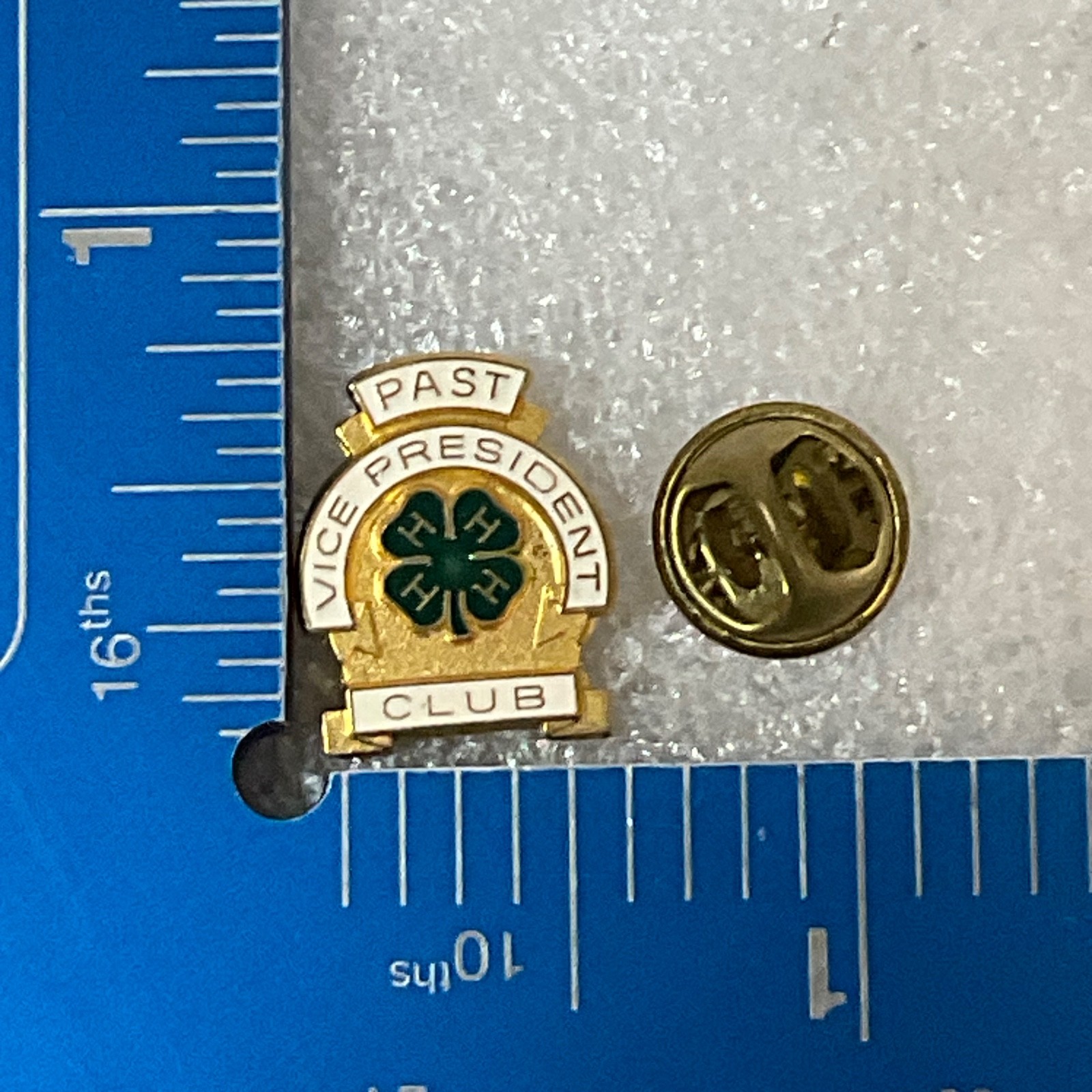 Vintage 4-H Past Vice President Pin Gold Tone Green Clover Club Award 0.75in - Image 3