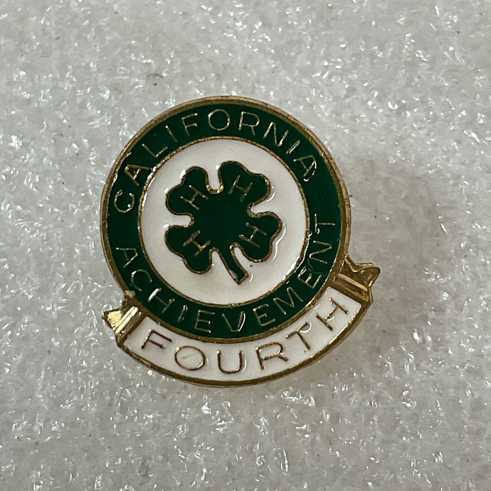 Vintage 4-H California Achievement Fourth Pin Green White Enamel 0.75in 3.12g - Image 1