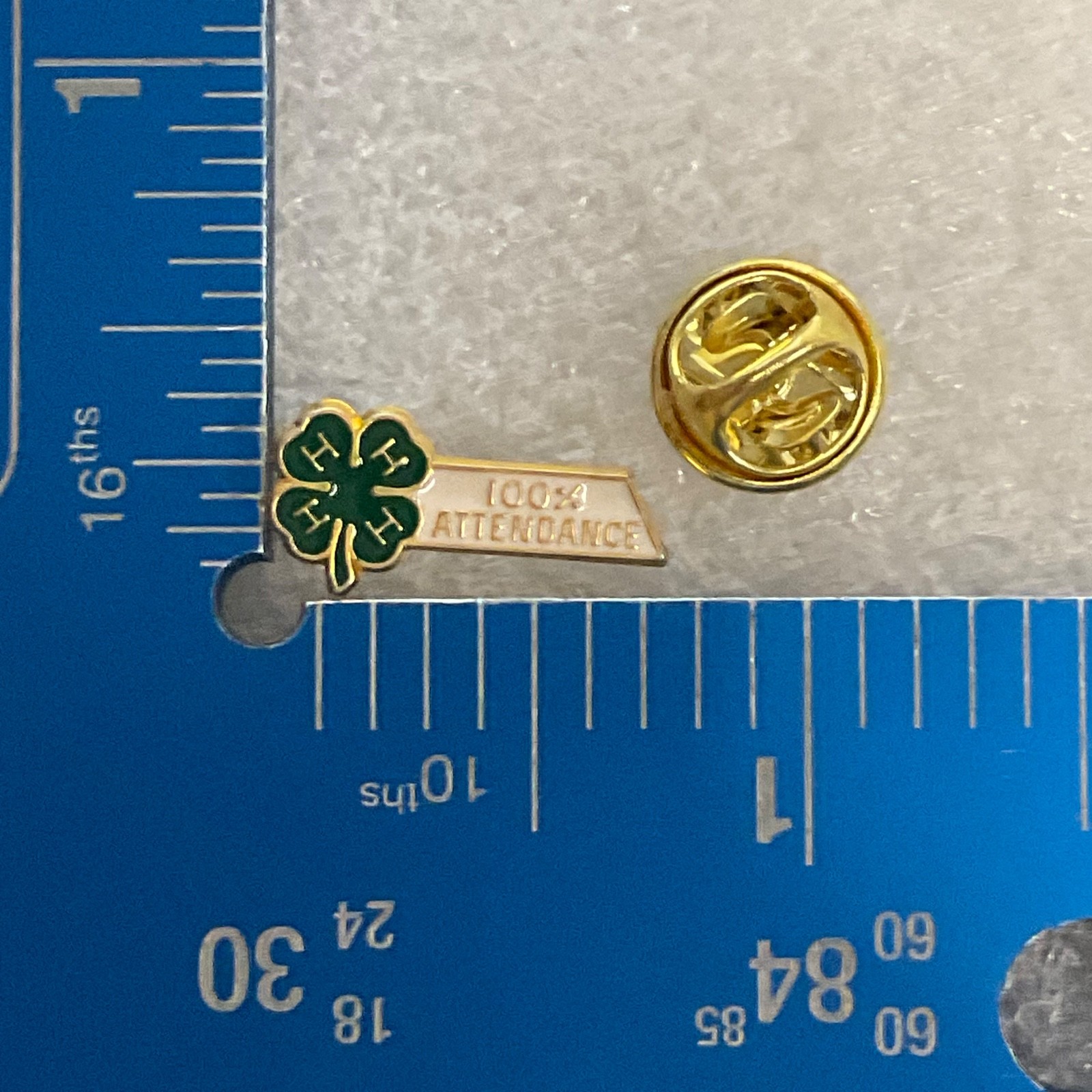 Vintage 4-H 100% Attendance Pin Gold Tone Green Clover 0.75in Ballou Marked 1.78 - Image 3